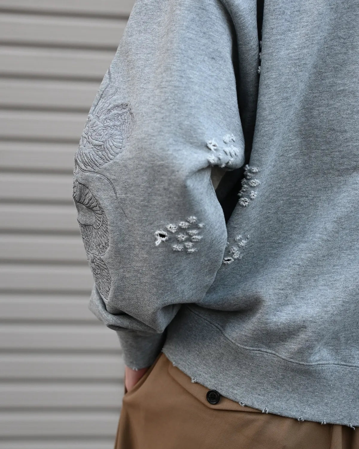 DELUXE / DELUXE × TIGHTBOOTH DAMAGE CREW SWEAT (26SD2718)