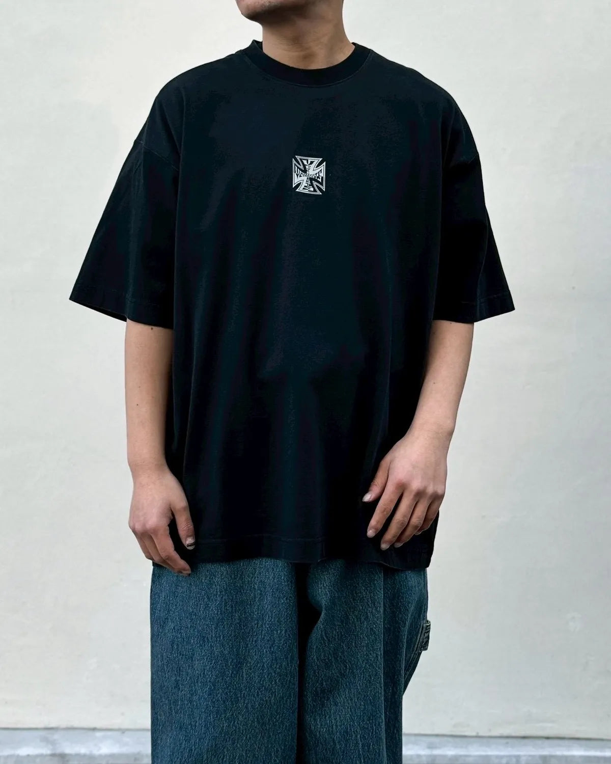 VETEMENTS / BIKER CROSS LOGO T-SHIRT (ME76TR162B)