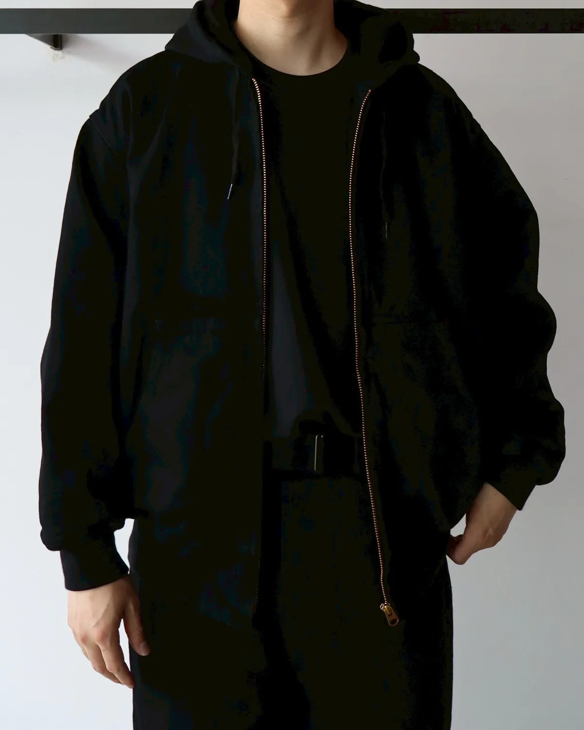 COMOLI / ブラックデニム ジップパーカ (C03-01003)