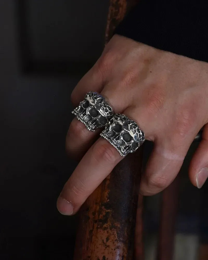 ANTIDOTE BUYERS CLUB / Engraved Calvary Skull Ring (RX-719-1)