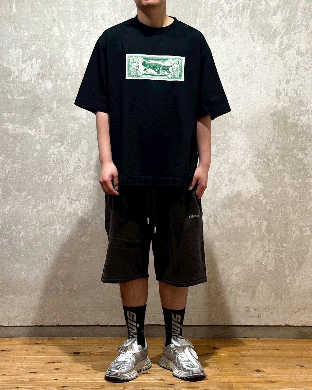 Off-White™ / BANKNOTE ARROW SKATE S/S TEE (OMAS25-RTW0056)