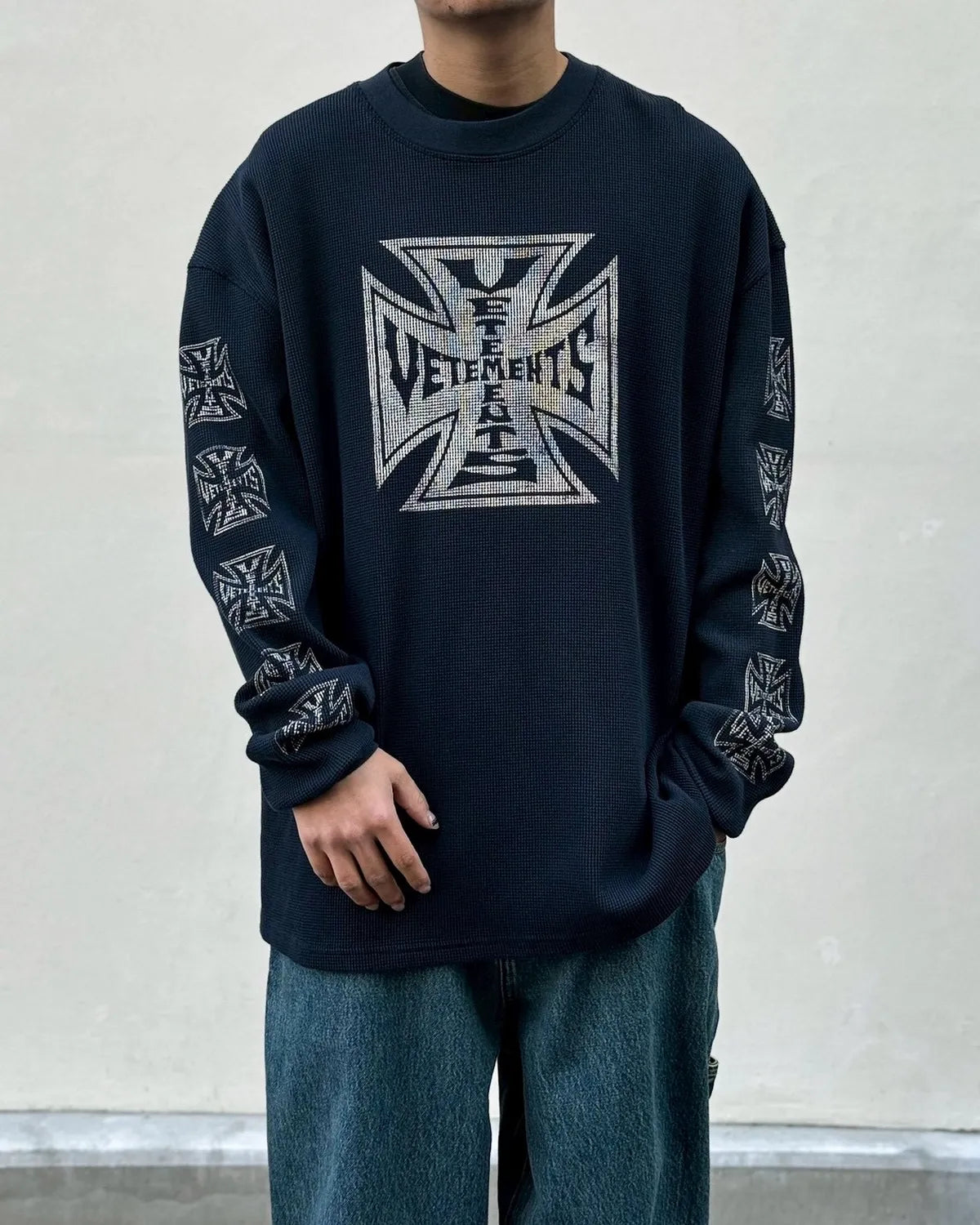 VETEMENTS / BIKER CROSS WAFFLE LONGSLEEVE (ME76LS181G)