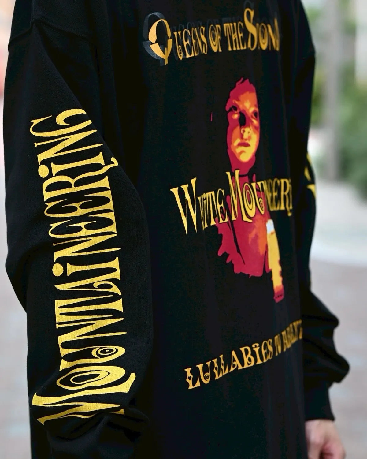 White Mountaineering / QOTSA LULLABIES TO PARALYZE L/S T-SHIRT (BC2573507)