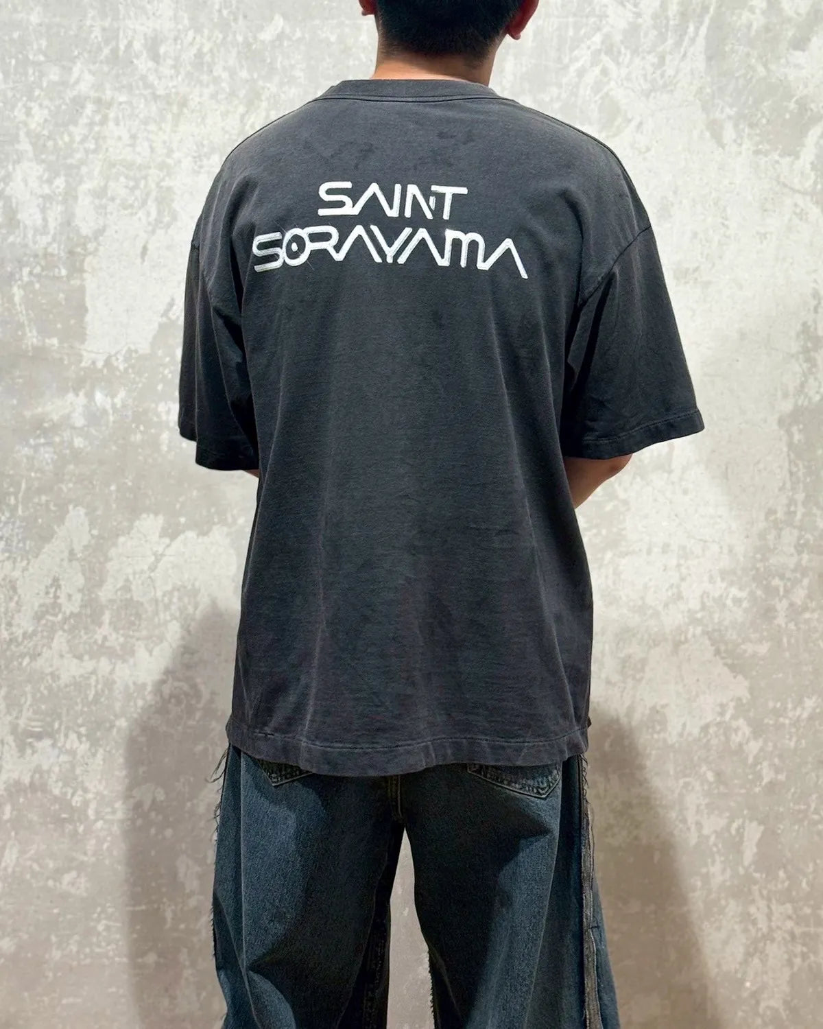 ©︎SAINT Mxxxxxx × SORAYAMA / SRYM_SS TEE_T-REX (SM-HR1-0000-C76)
