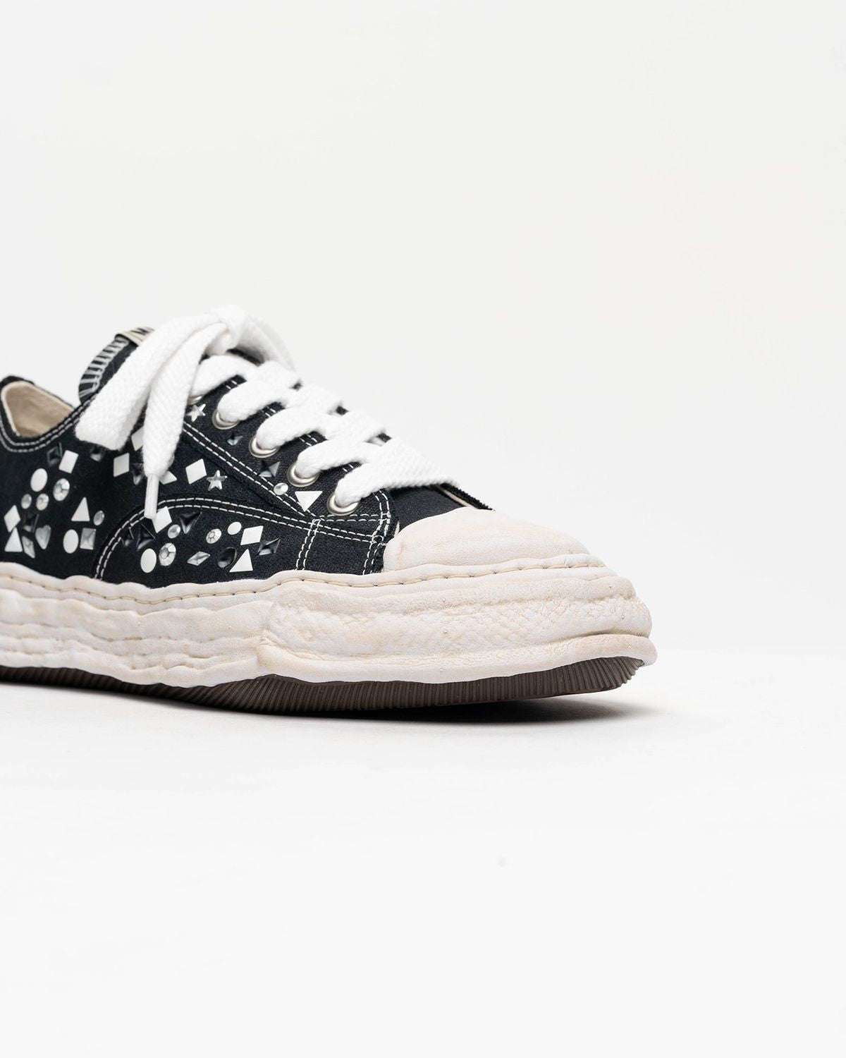 Maison MIHARA YASUHIRO / "PETERSON23" OG Sole Embellished Canvas Low-top Sneaker (A16FW724)