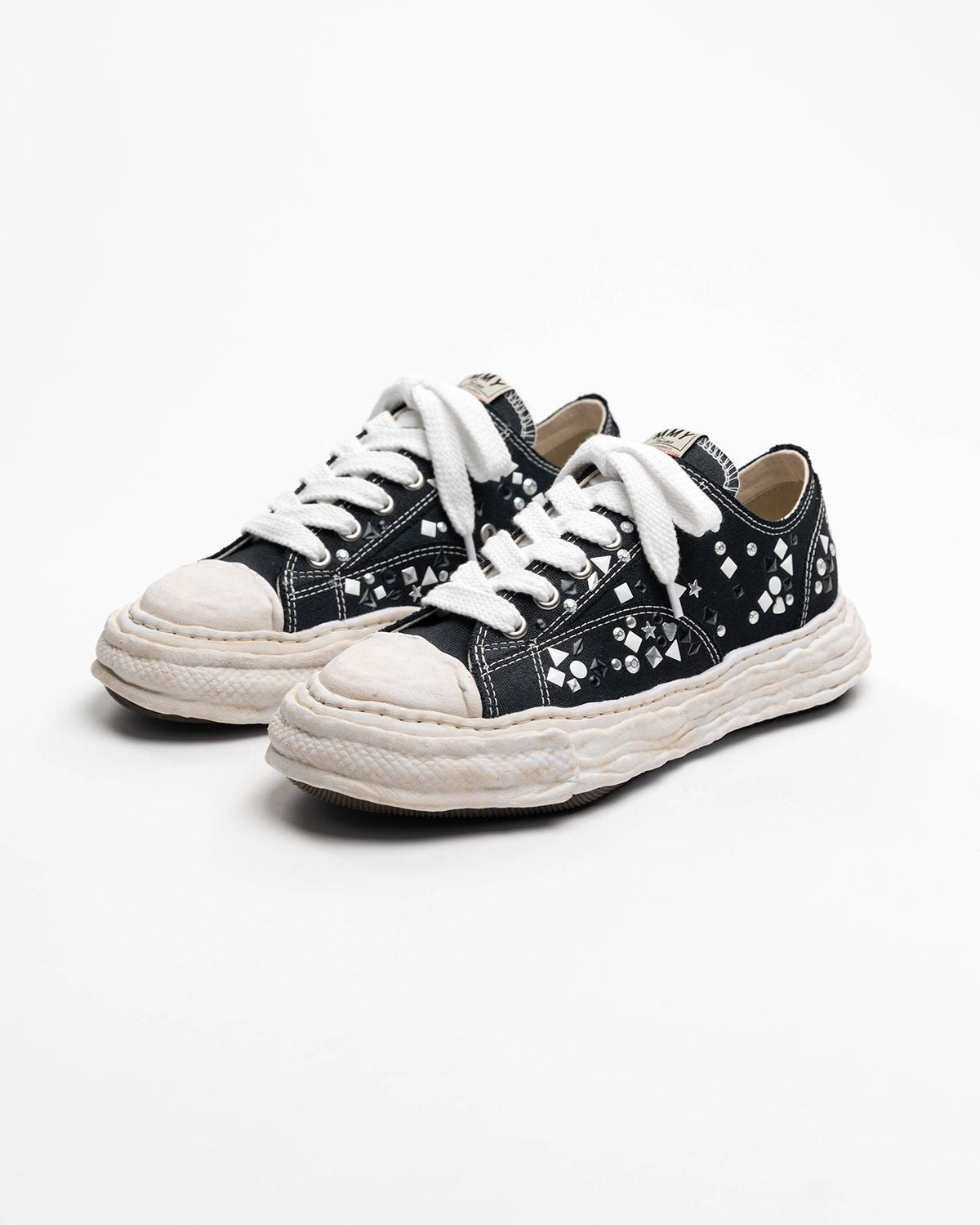 Maison MIHARA YASUHIRO / "PETERSON23" OG Sole Embellished Canvas Low-top Sneaker (A16FW724)