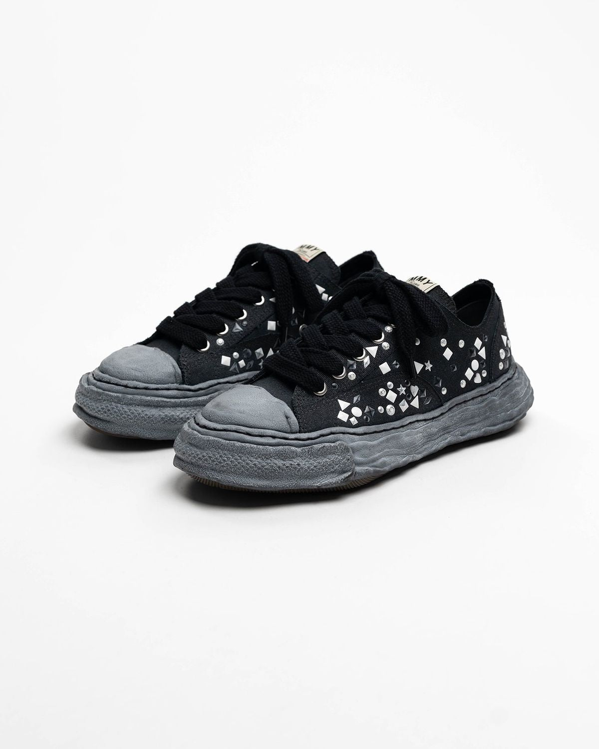 Maison MIHARA YASUHIRO / "PETERSON23" OG Sole Embellished Canvas Low-top Sneaker (A16FW724)