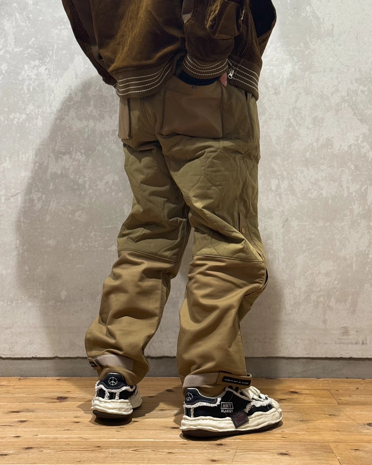 ALWAYS OUT OF STOCK / QUILTED SIDE BUTTON TROUSERS (HA-025206125)