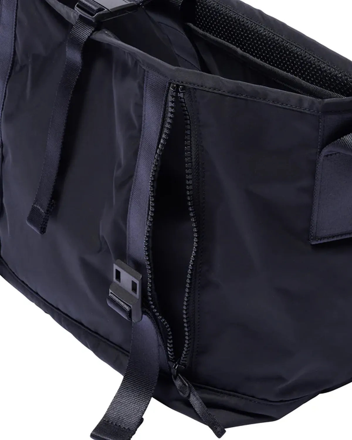 RAMIDUS / "BLACK BEAUTY" MESSENGER BAG (B011096)