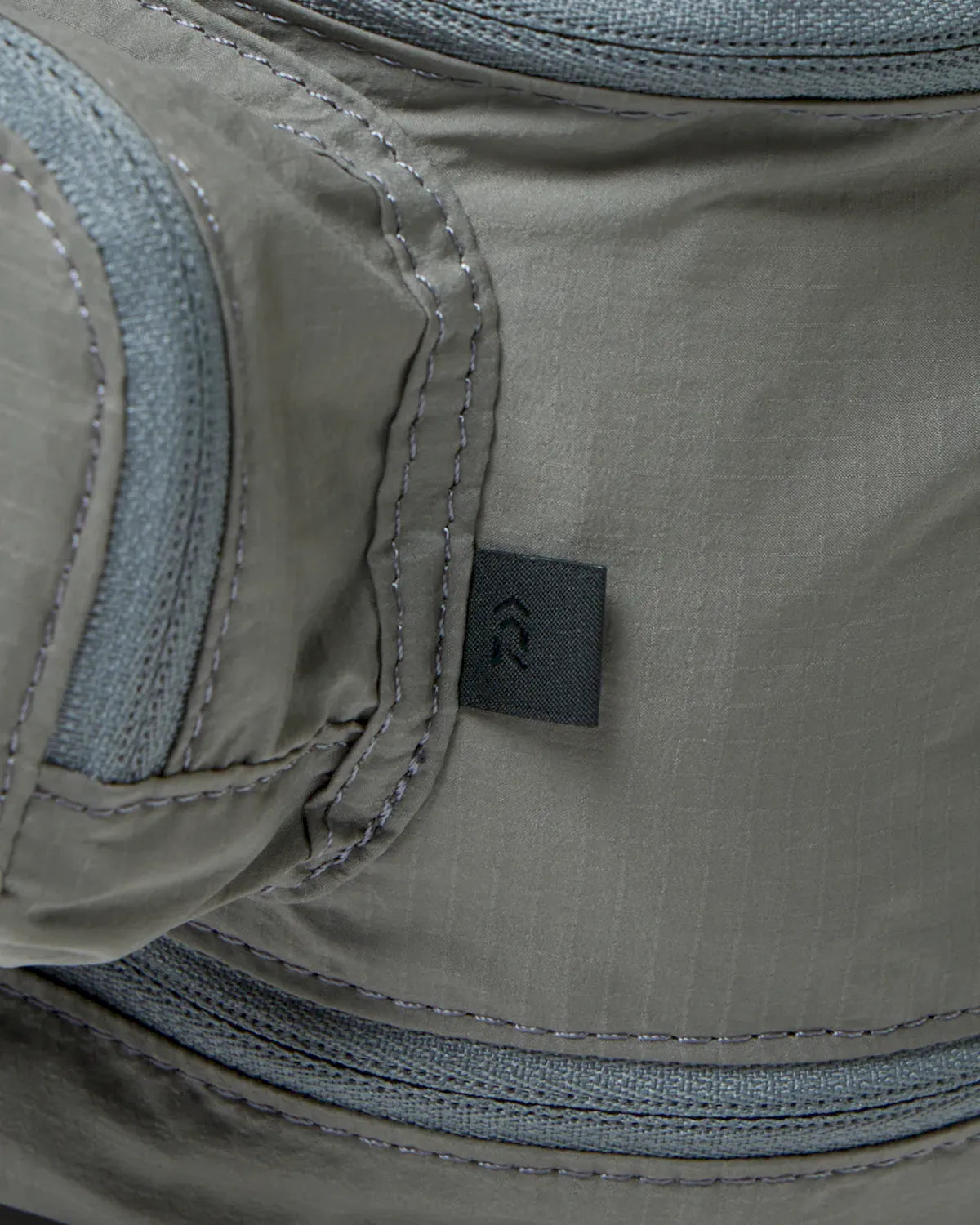 DAIWA PIER39 / TECH TRAVEL EXPAND FANNY BAG (BB-34025)