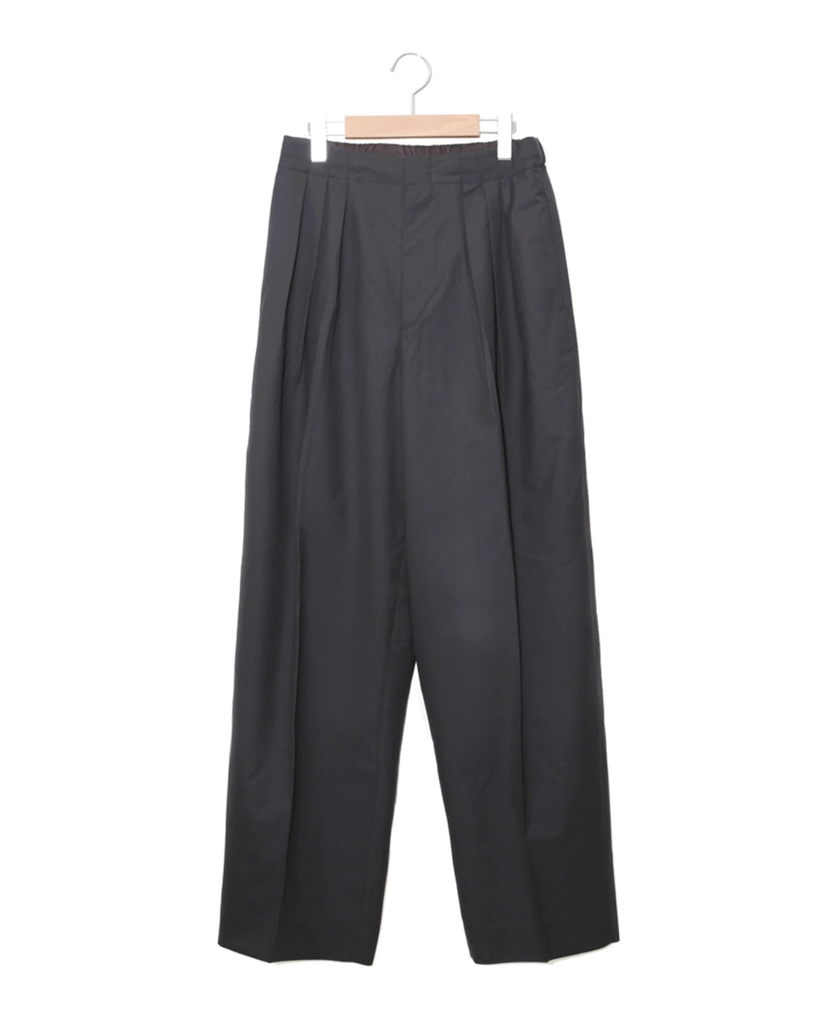 BOWTE の EXTRA FINE W ORSTED TOROPICAL TUCKED RELAX WIDE PANTS (261-04-0002)