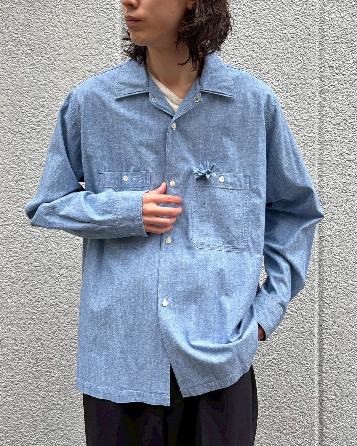 Unlikely / Unlikely Open Collar Work Chambray with Flower (U25S-11-0002)