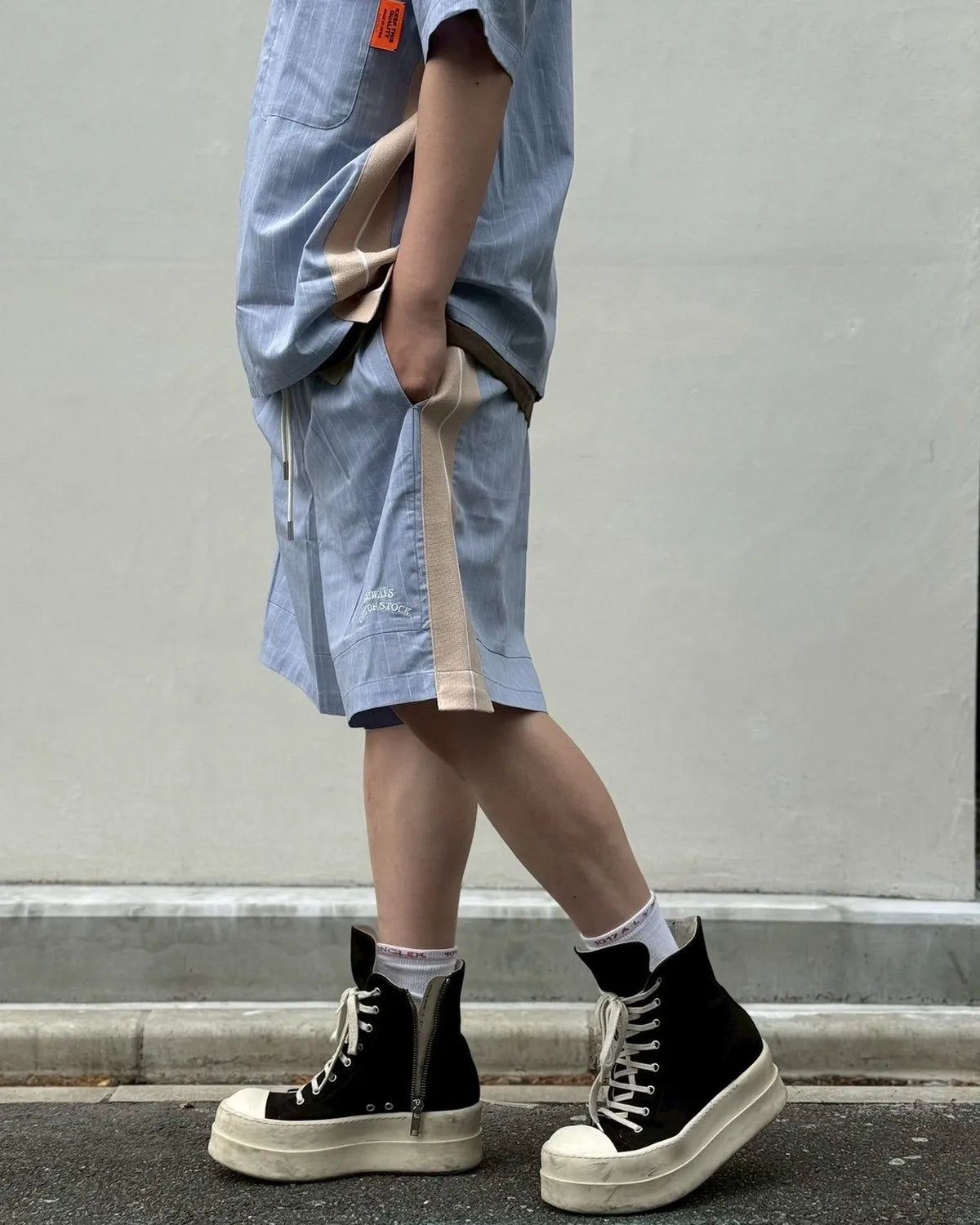 ALWAYS OUT OF STOCK / SIDE STRIPE LINEN TUCKED SHORTS (HA-026106232)