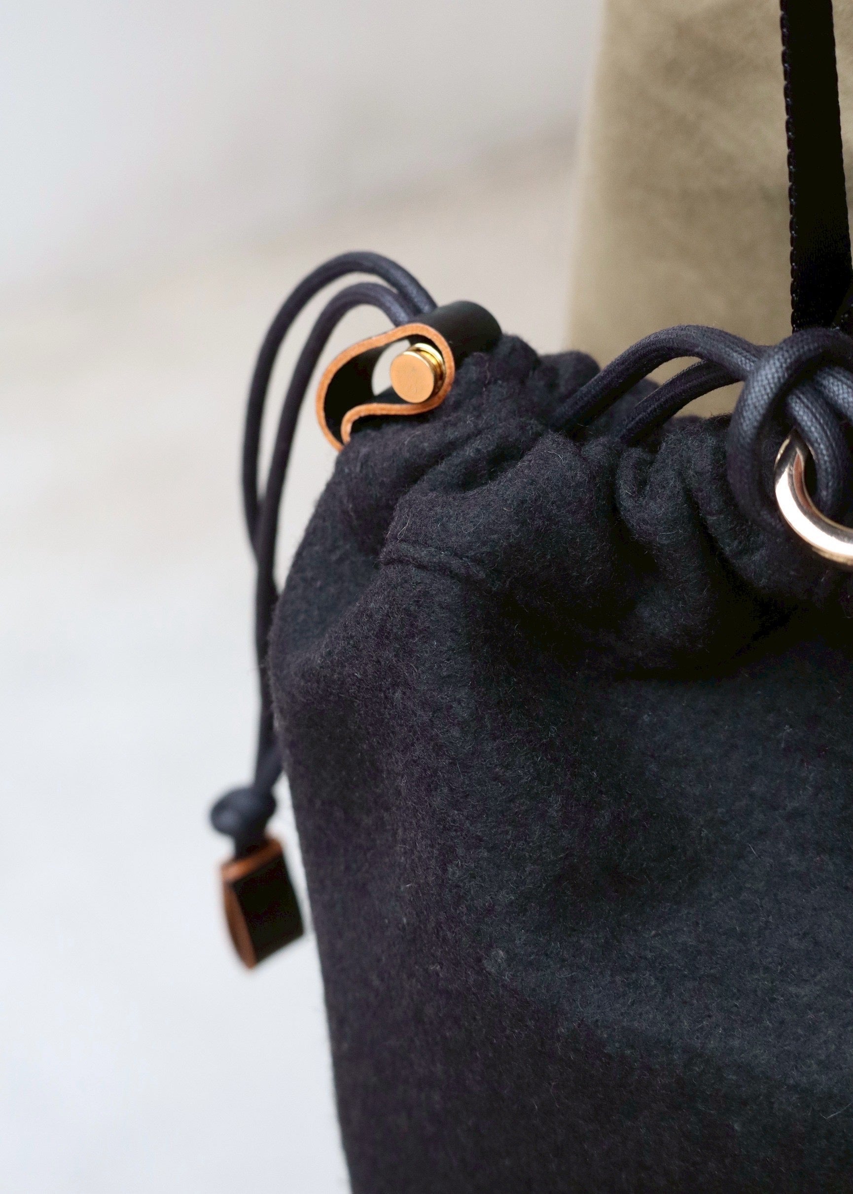 texnh / DRAWSTRING POUCH M / WOOL (B13-01125)