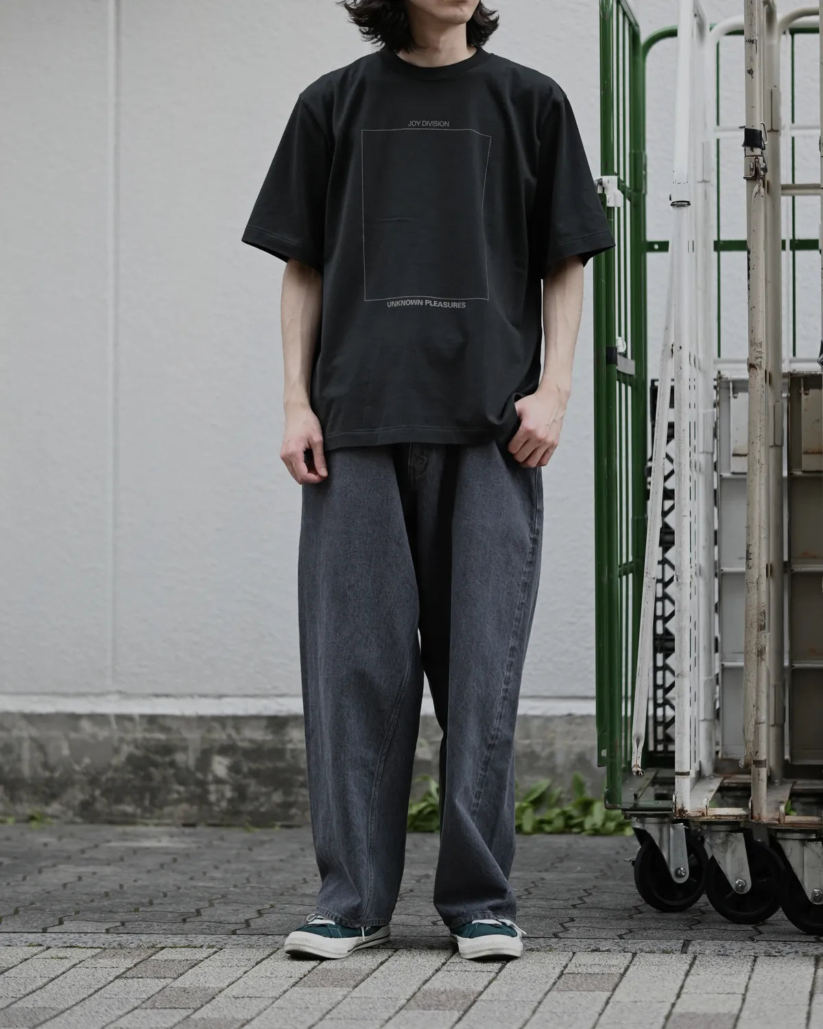 blurhmsROOTSTOCK / JD UNKNOWN PLEASURES Square STANDARD (bROOTS25S33S26JD005)