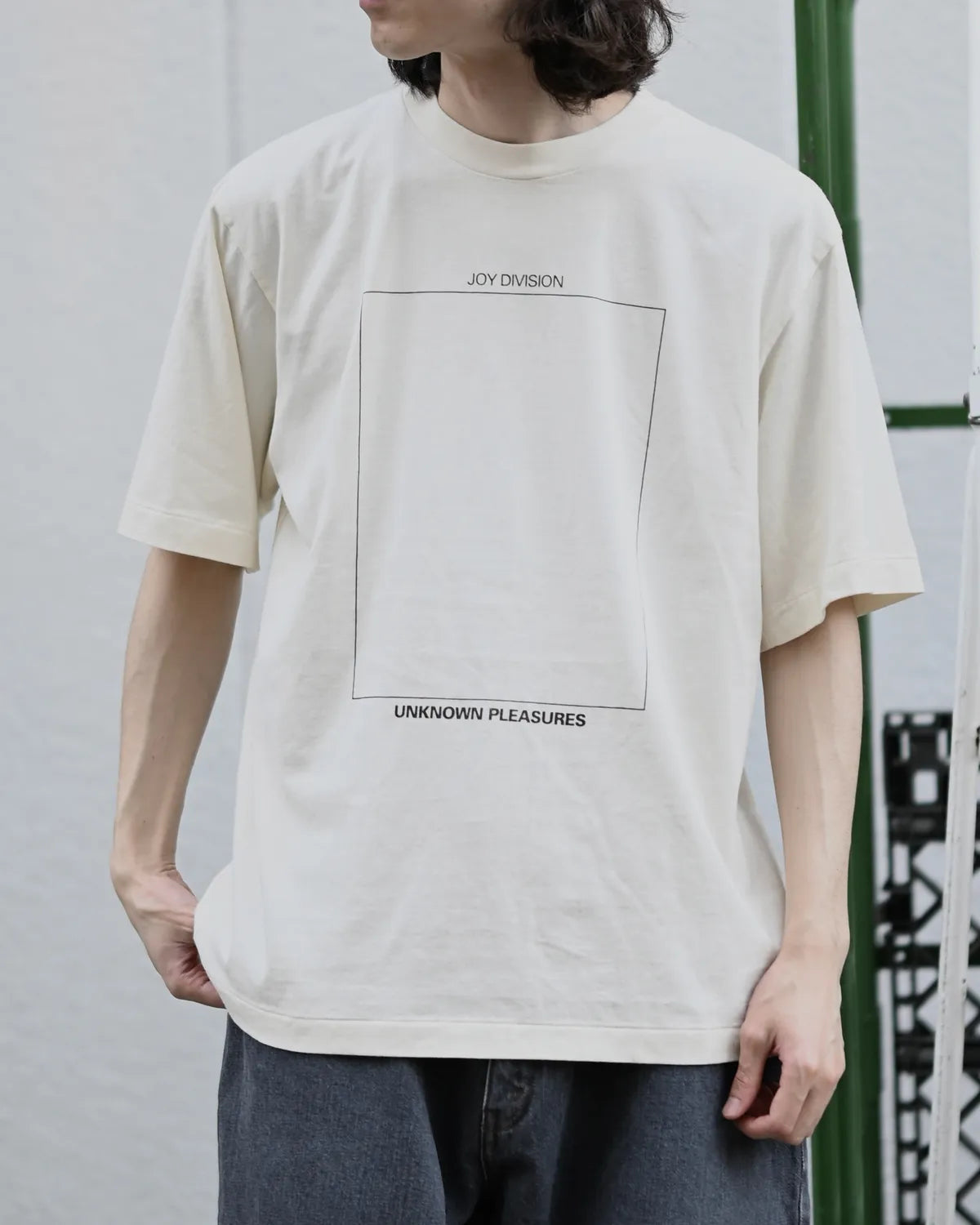 blurhmsROOTSTOCK / JD UNKNOWN PLEASURES Square STANDARD (bROOTS25S33S26JD005)