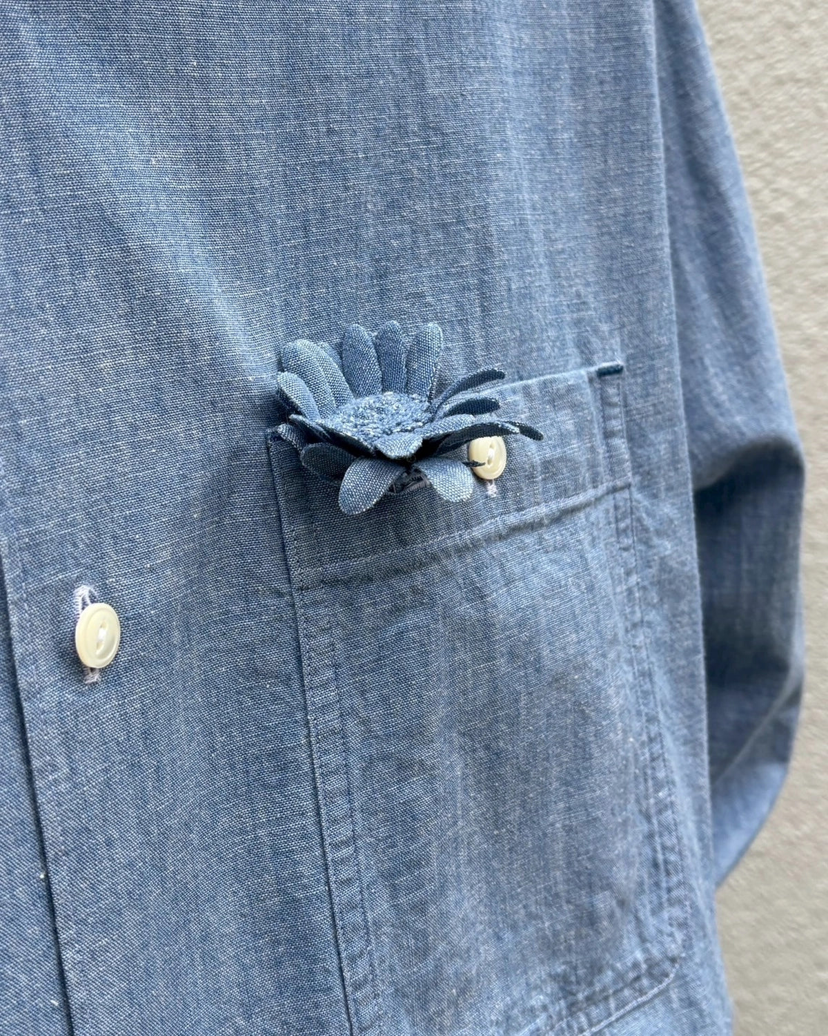 Unlikely / Unlikely Open Collar Work Chambray with Flower (U25S-11-0002)