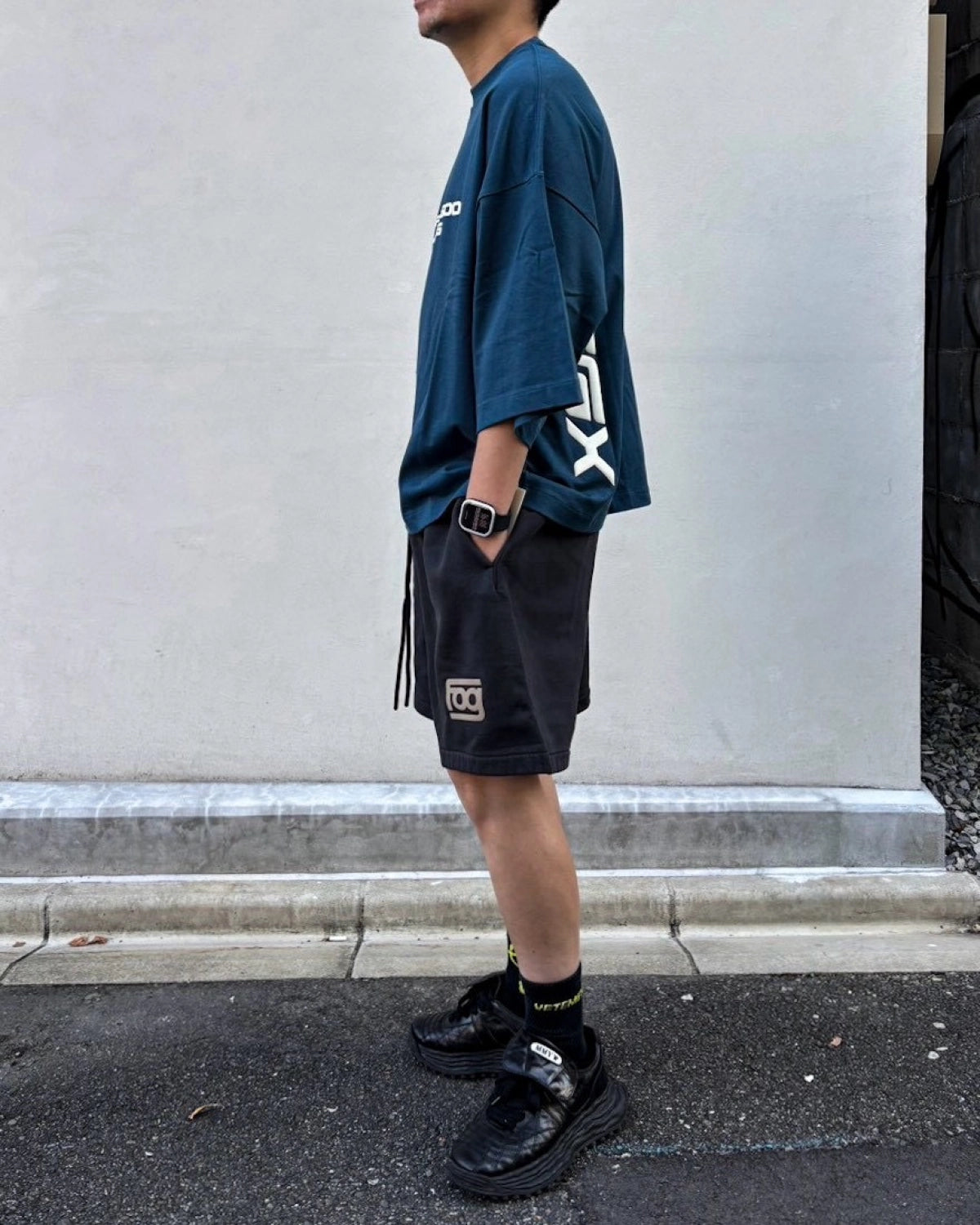 ESSENTIALS / MERCH TEE (RW01765-0297)