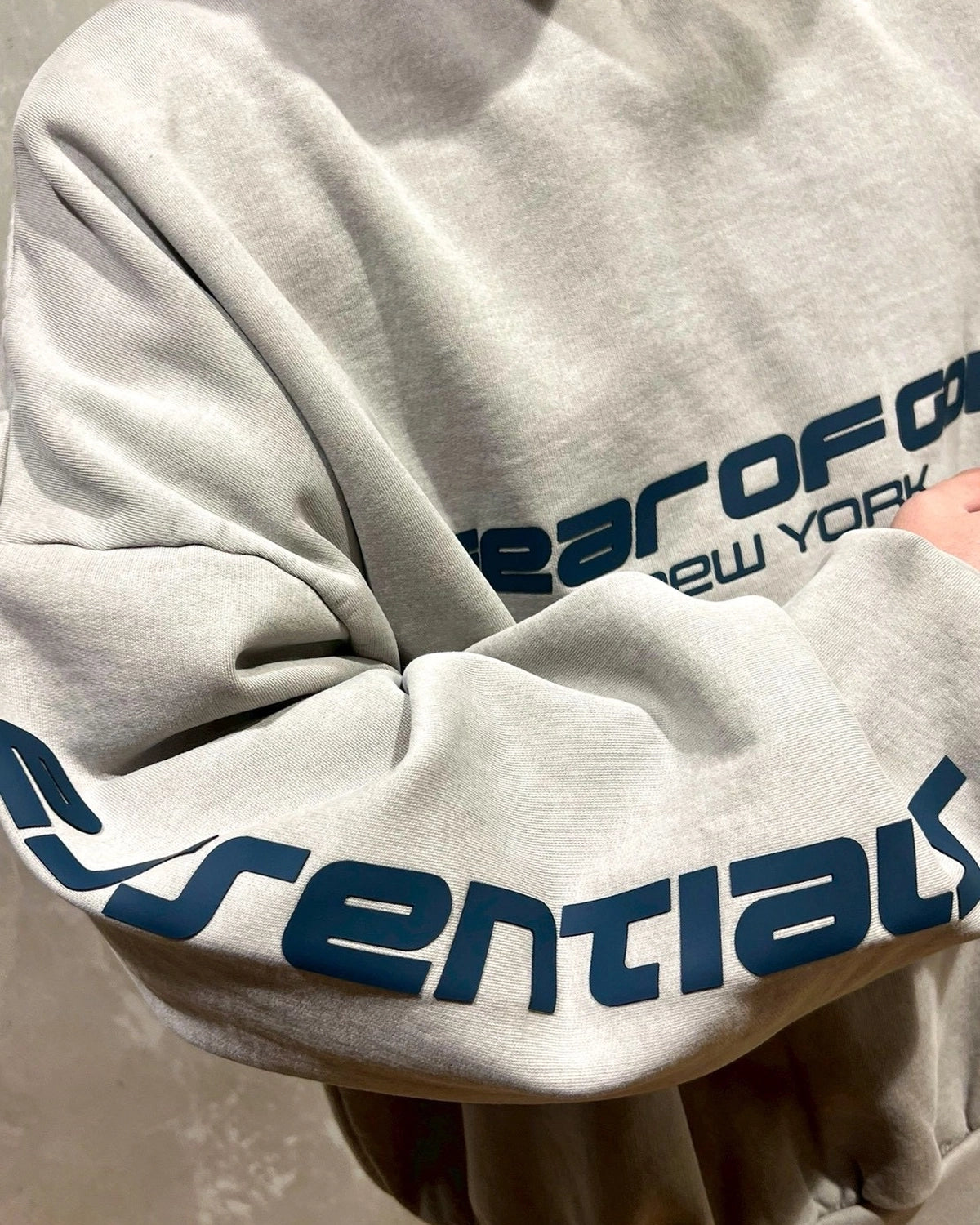 ESSENTIALS / Heavy Fleece Cropped Relaxed Sweatshirt (192HO256891F)