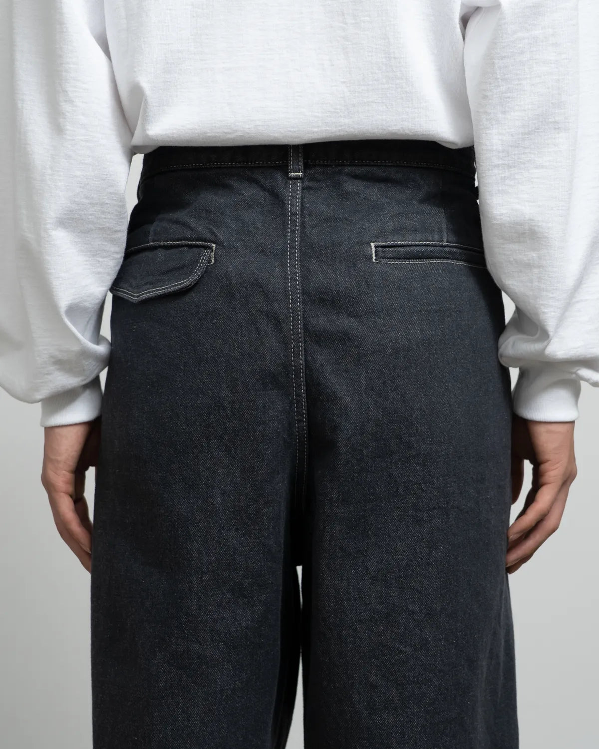 Graphpaper / Gray Tone Cone Denim Two Tuck Tapered Pants (GM252-40066RB)
