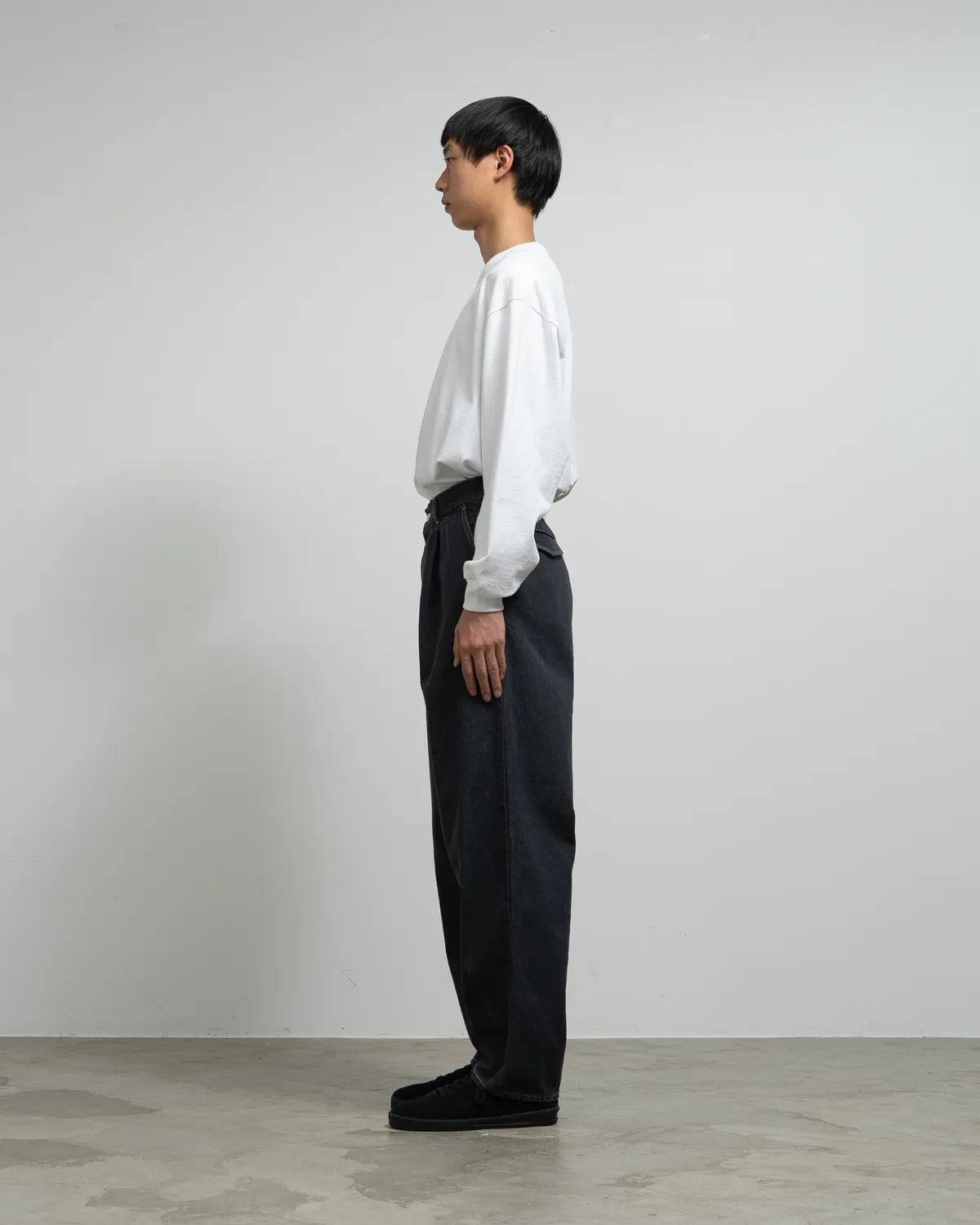 Graphpaper / Gray Tone Cone Denim Two Tuck Tapered Pants (GM252-40066RB)