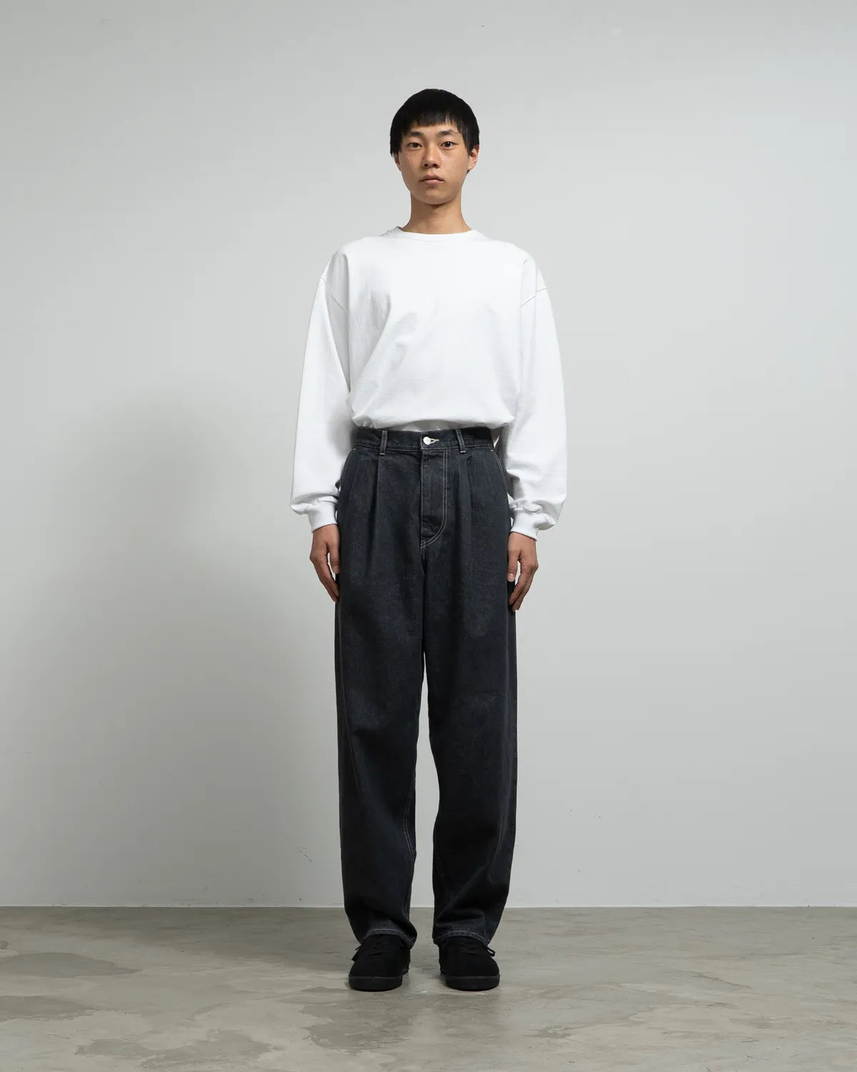 Graphpaper / Gray Tone Cone Denim Two Tuck Tapered Pants (GM252-40066RB)