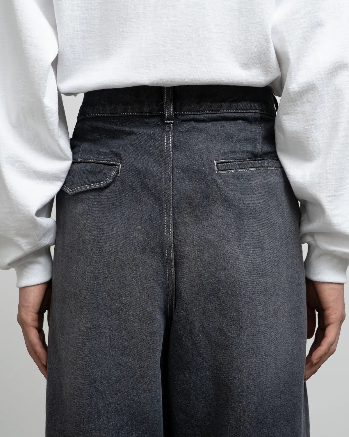Graphpaper / Gray Tone Cone Denim Two Tuck Pants (GM252-40067DB)