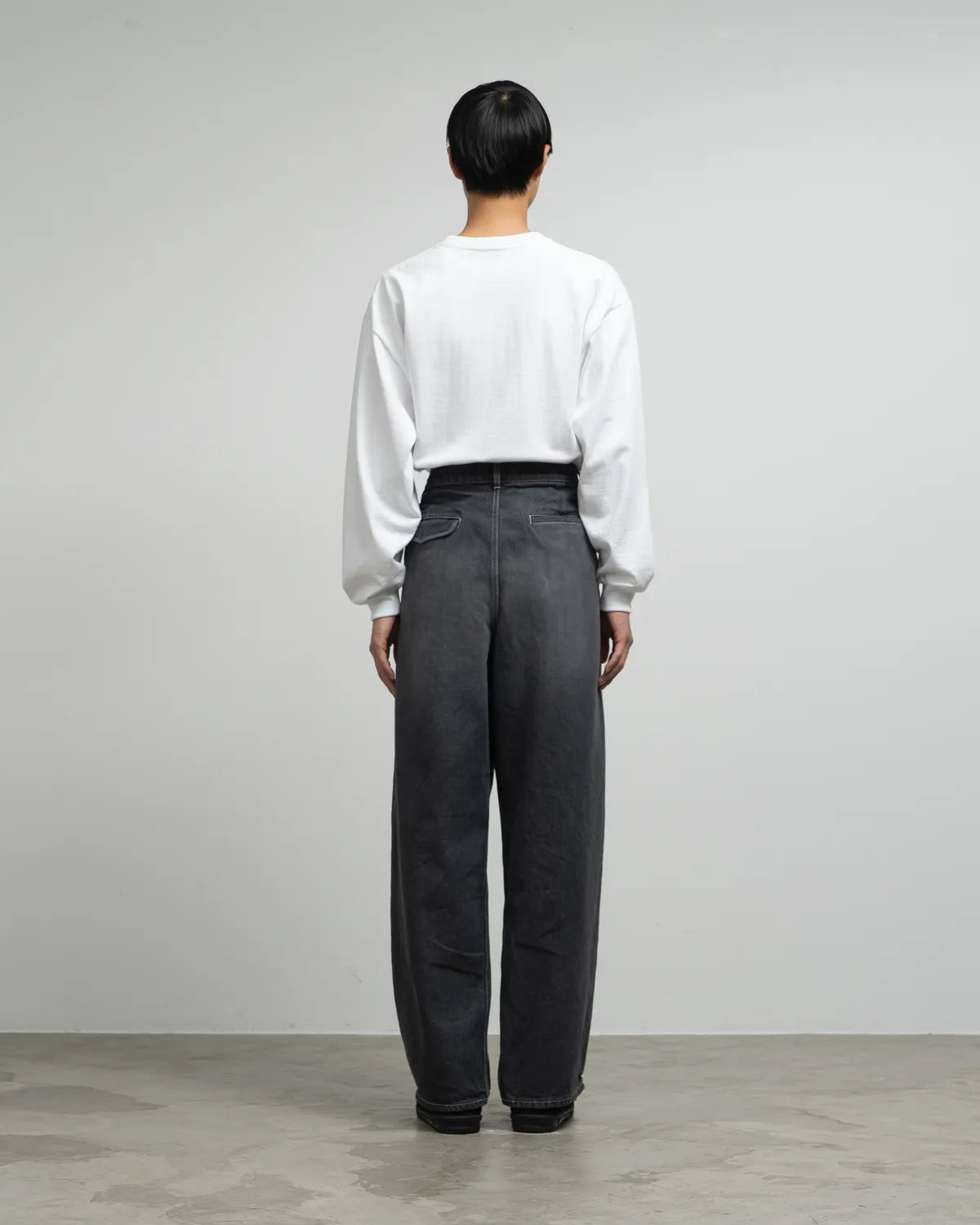 Graphpaper / Gray Tone Cone Denim Two Tuck Pants (GM252-40067DB)
