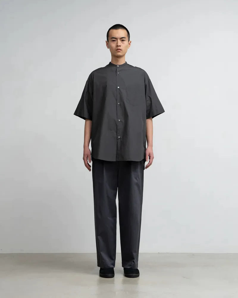 Graphpaper の Broad S/S Oversized Band Collar Shirt