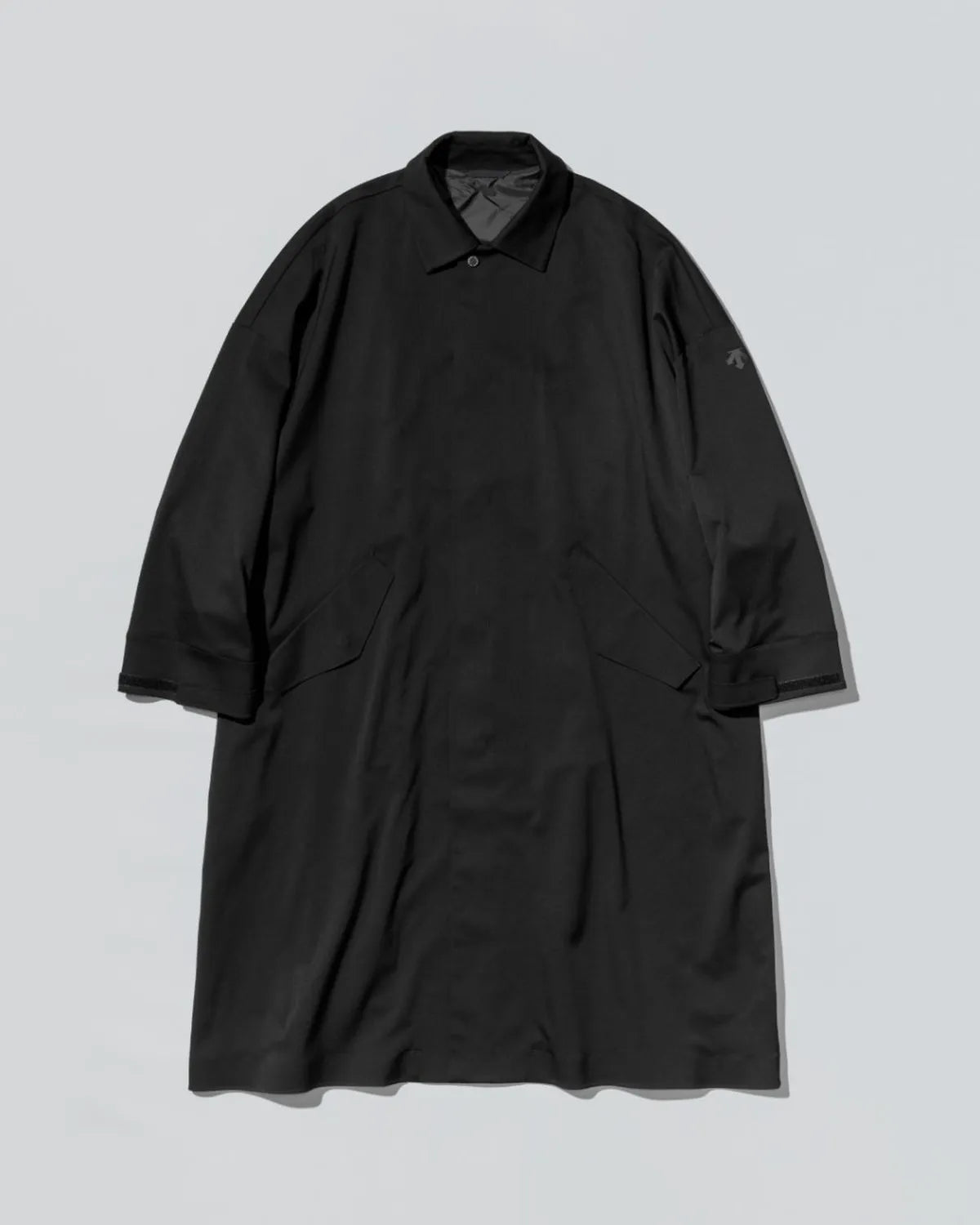 Graphpaper × DESCENTE の DESCENTE for Graphpaper Wide Coat (DU263-10001)