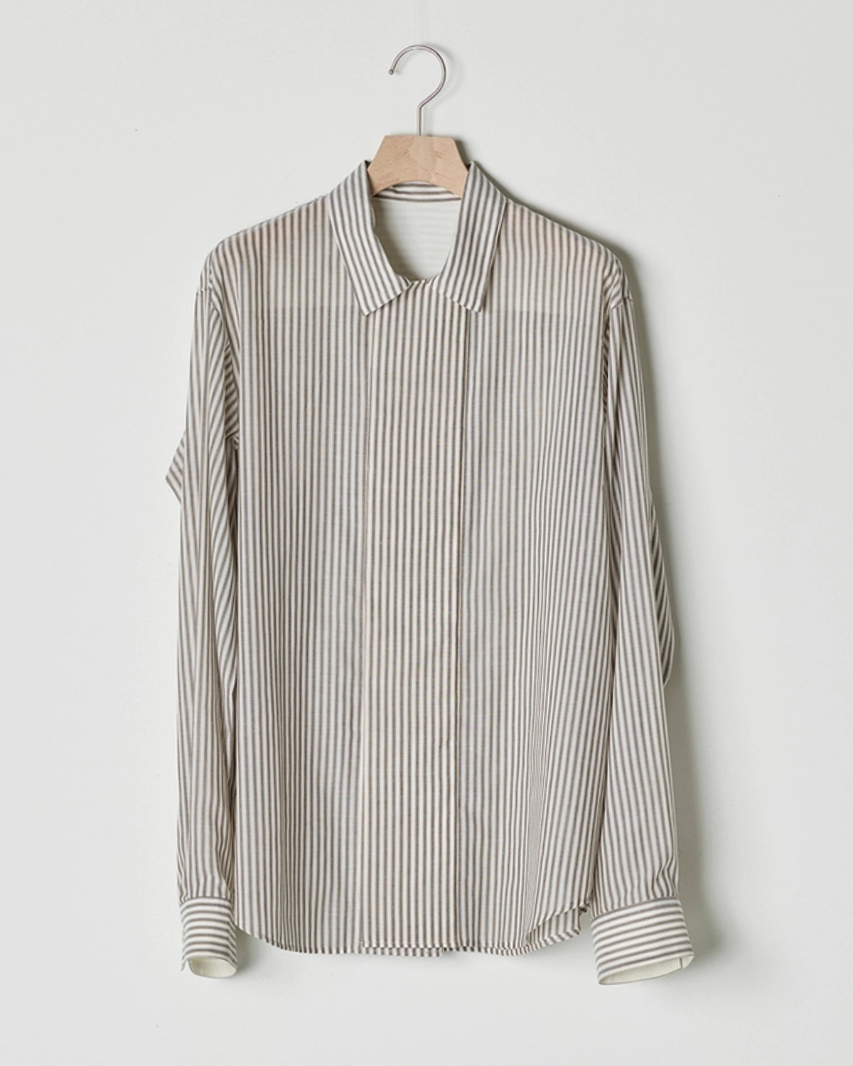 IHNN の Double-Breasted Wide Shirt (ID26S-BL04-1)