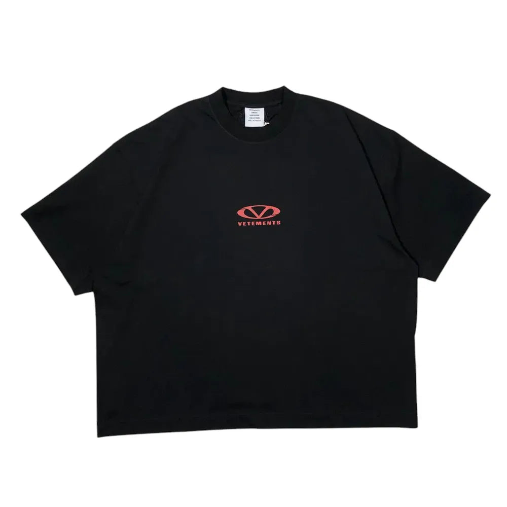 VIP価格☆【VETEMENTS】EST.2013 Tシャツ (送料関税込) VETEMENTS (ヴェトモン) / OVAL LOGO CROPPED BOXY T-SHIRT