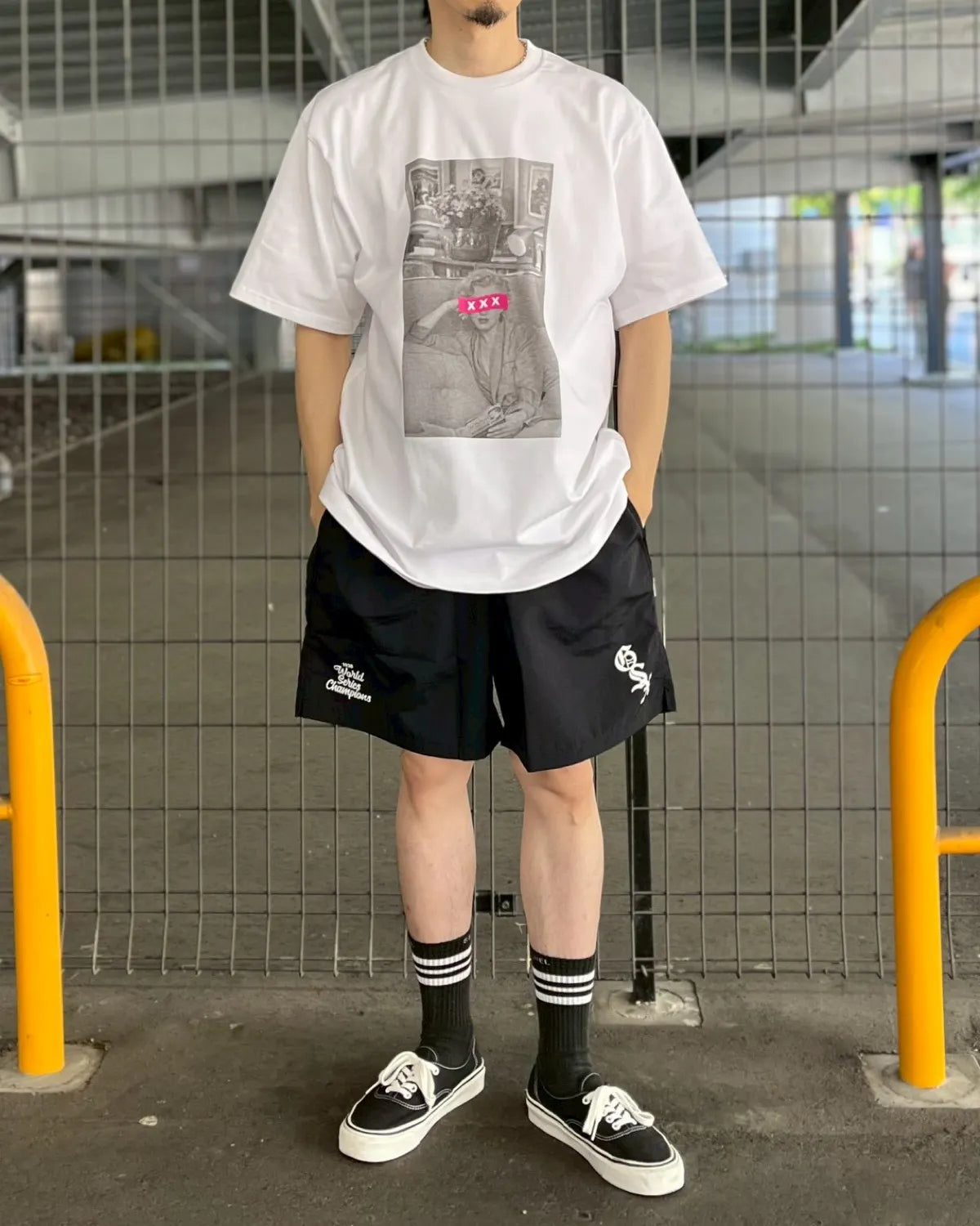 GOD SELECTION XXX / XXX Pink Box Logo Monochrome Photo Tee (GX-S26-ST-07)