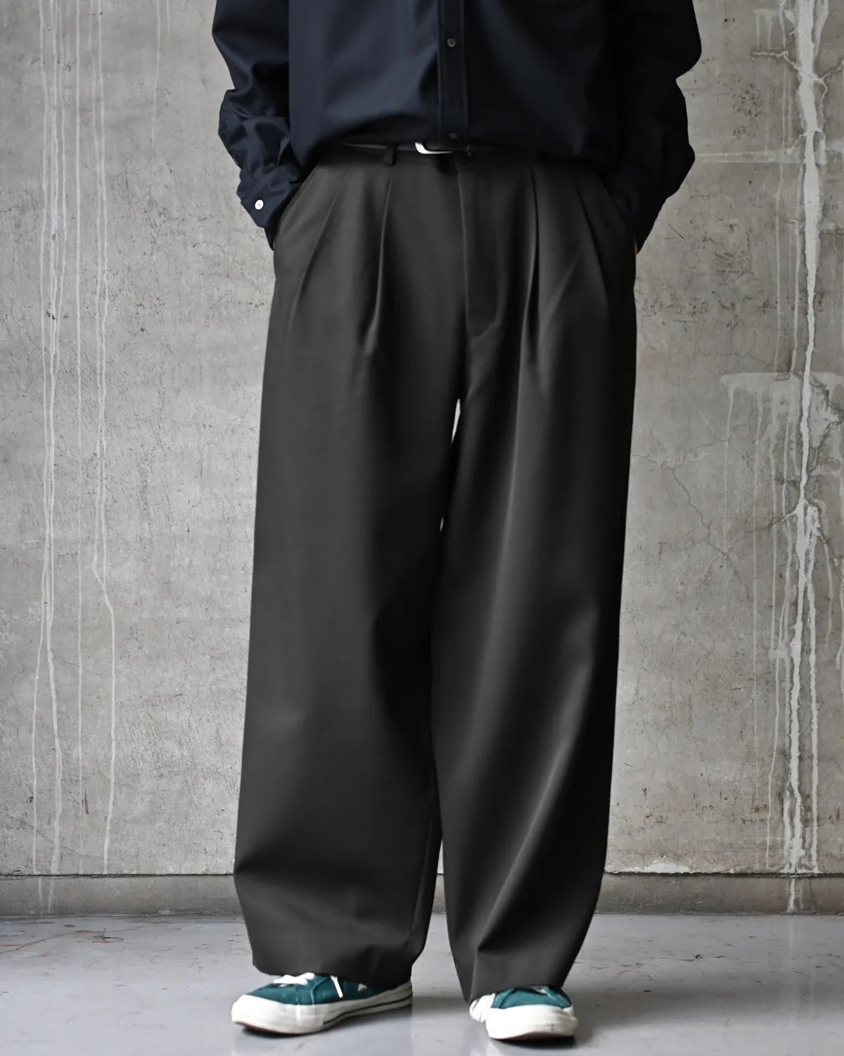 marka / Wool Gabardine Washer Tumbler / Double Pleated Wide Trousers (M26D07PT01C)