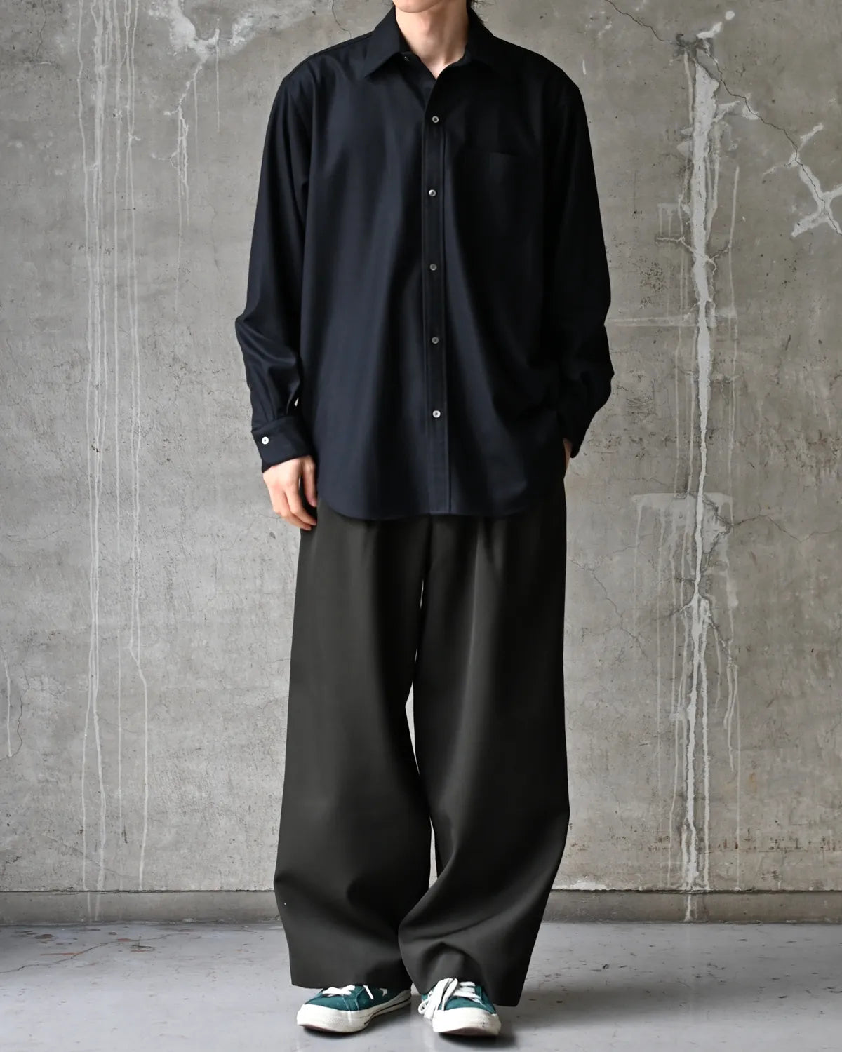 marka / Wool Gabardine Washer Tumbler / Double Pleated Wide Trousers (M26D07PT01C)