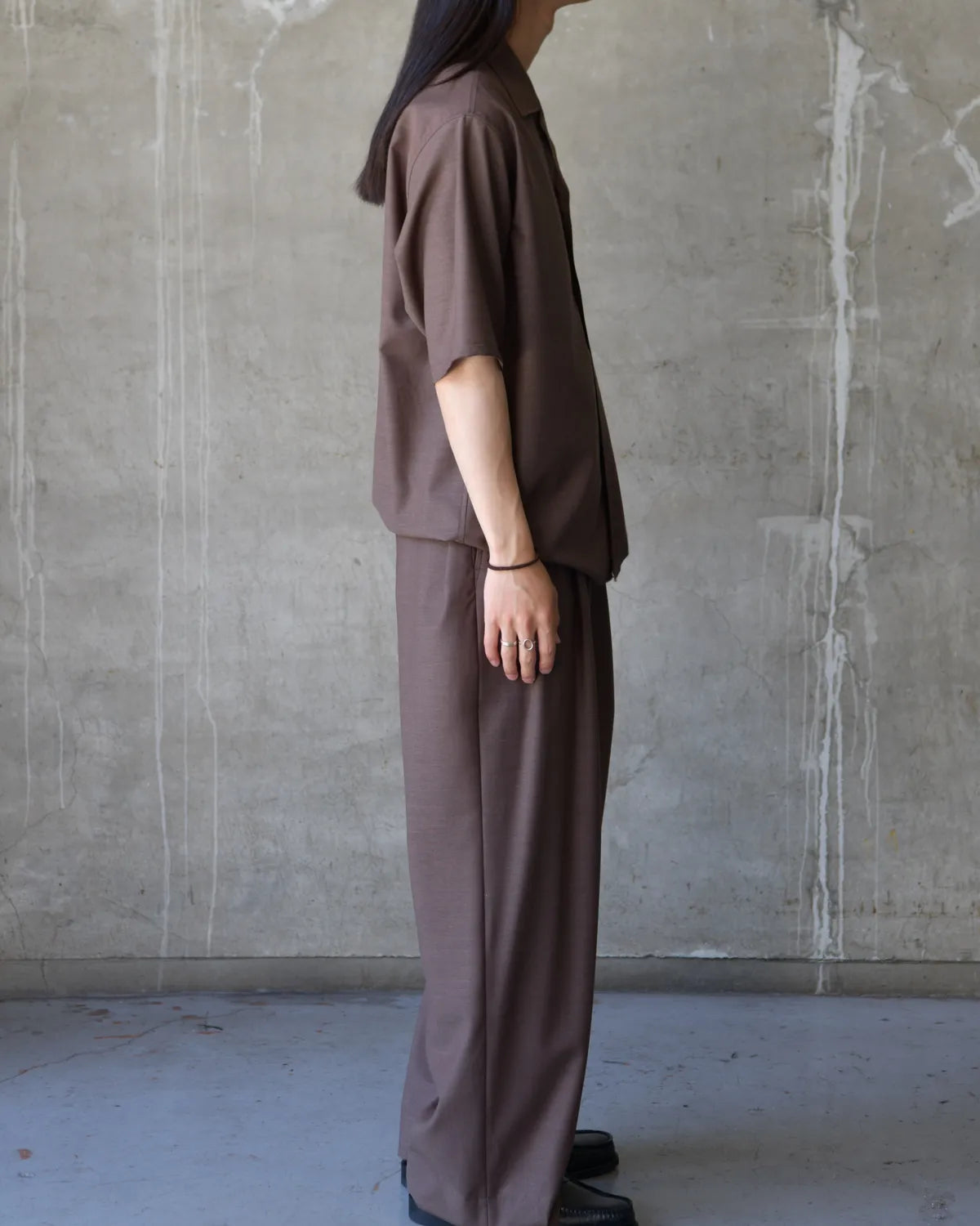 marka / Wool High Twist Tropical / Open Collar S/S Shirt With Hem Tab (M26B08SH02B)