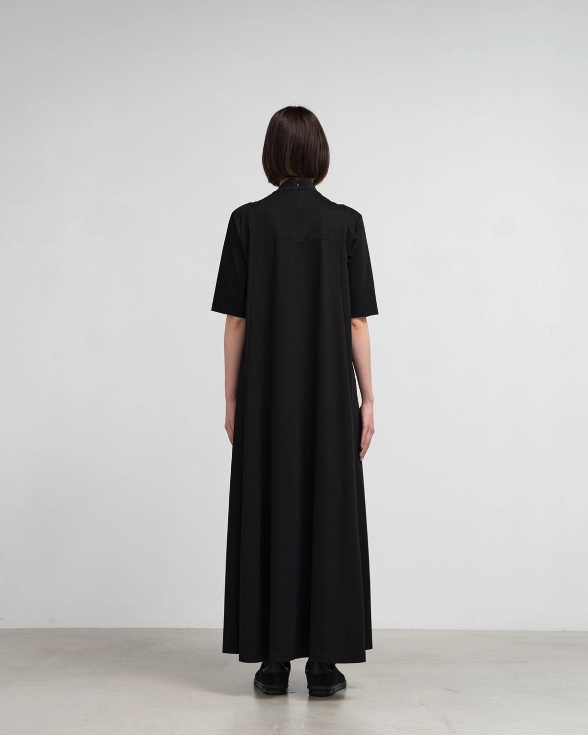 Graphpaper / Fine Smooth Mock Neck Panel Line Dress (GL251-70200B)