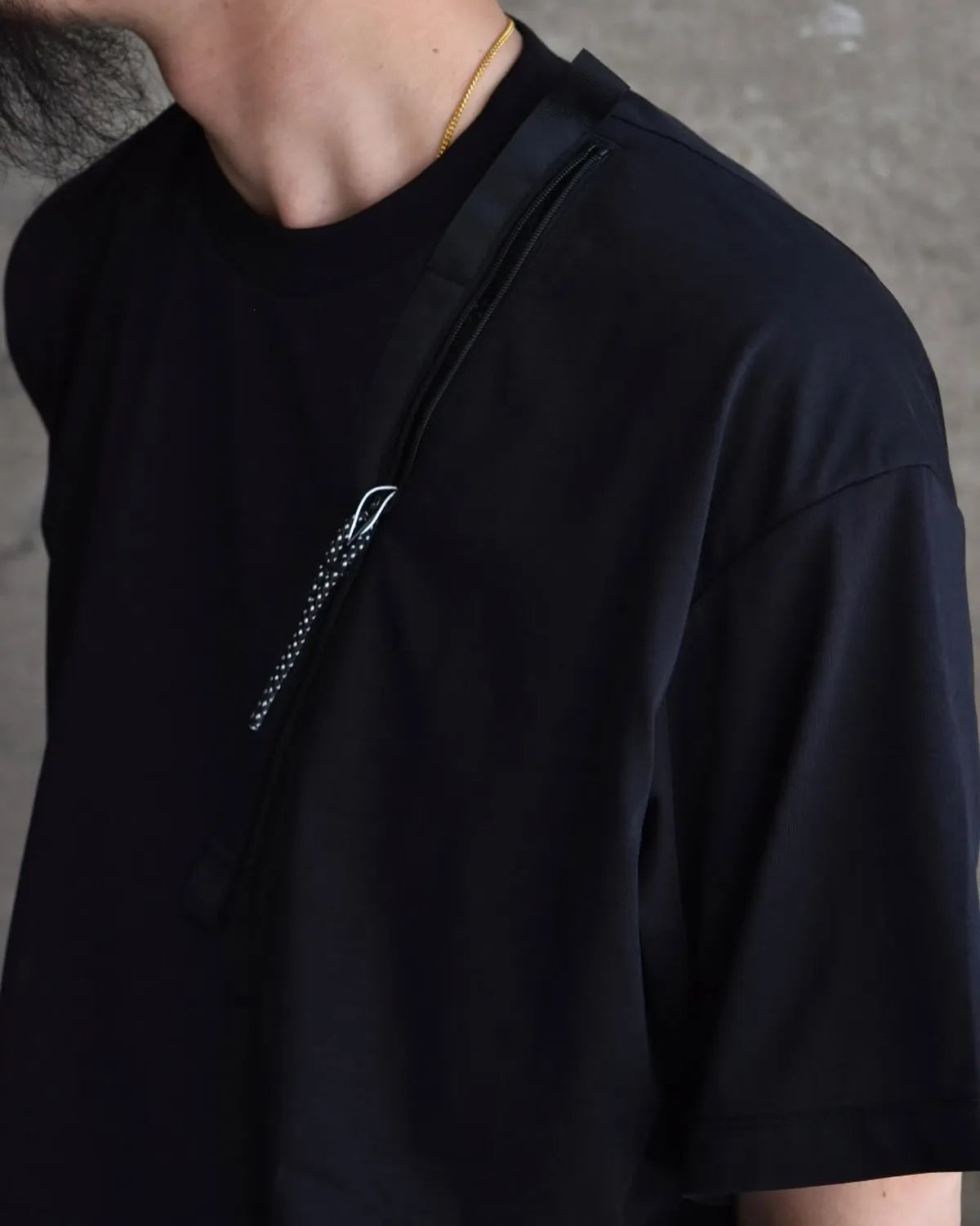 ALMOSTBLACK / CREW NECK ZIPPER POCKET (25AWGAB-CS02)