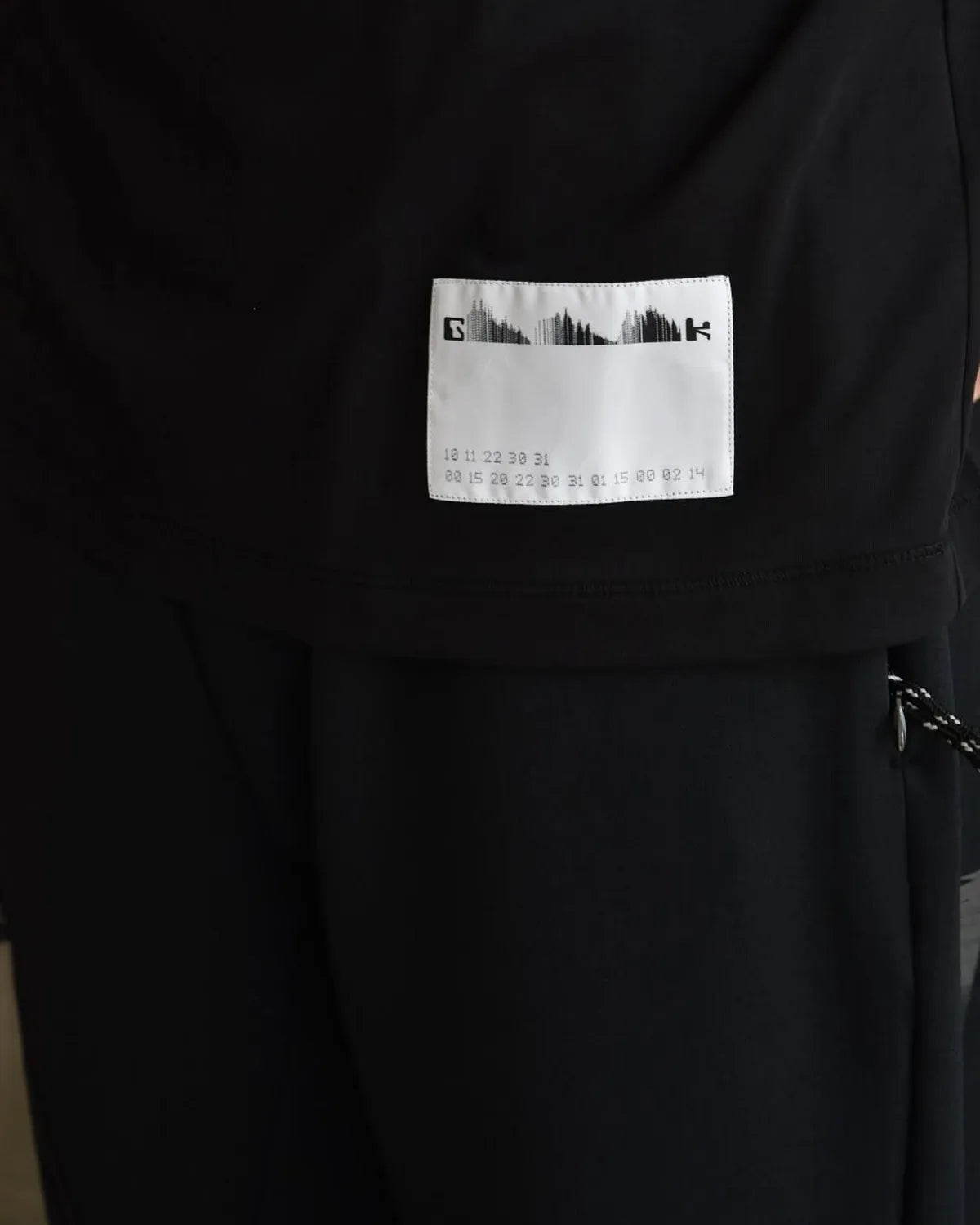 ALMOSTBLACK / CREW NECK ZIPPER POCKET (25AWGAB-CS02)