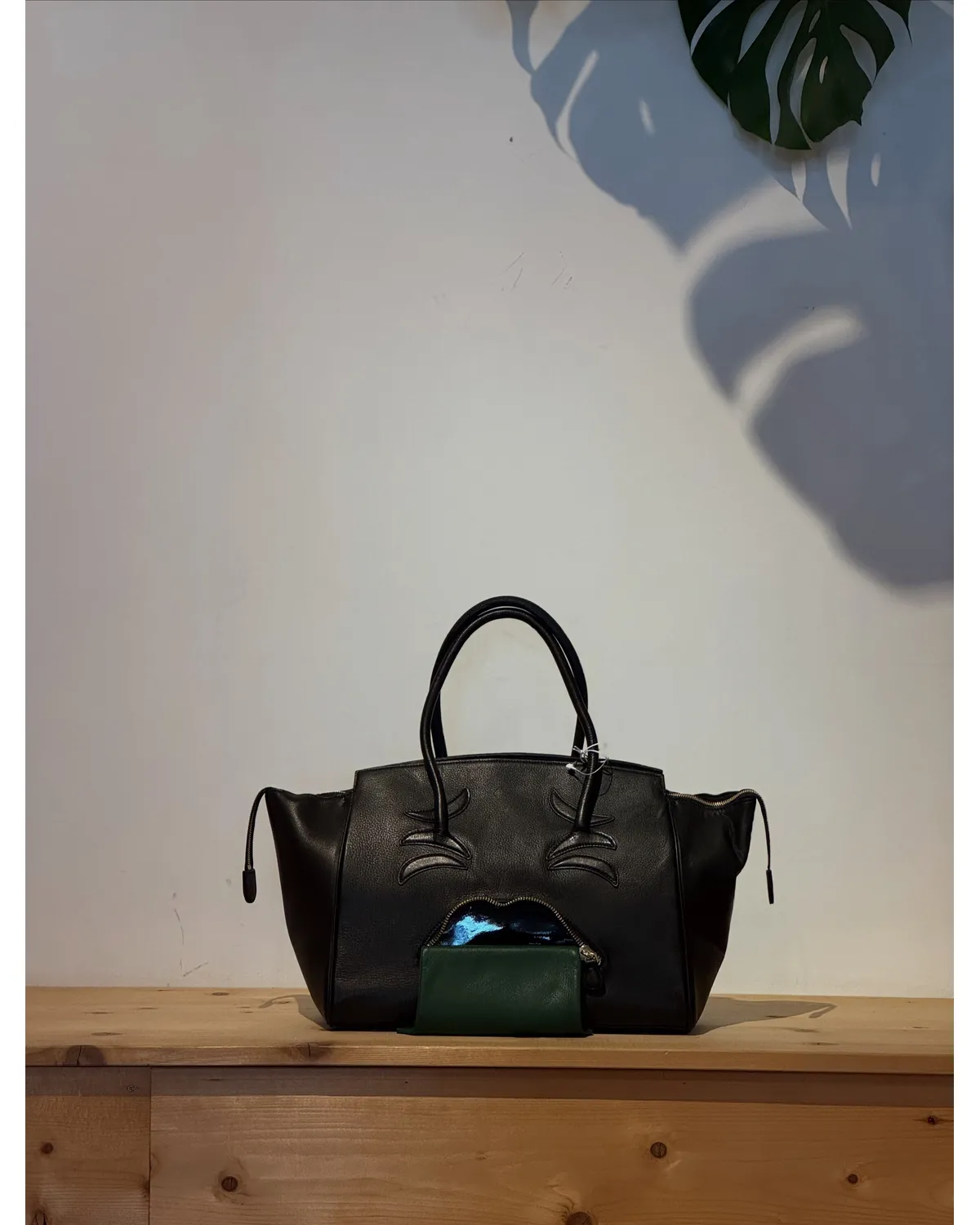 doublet / PLEADING EMOJI LEATHER BAG (26AW73BG87)