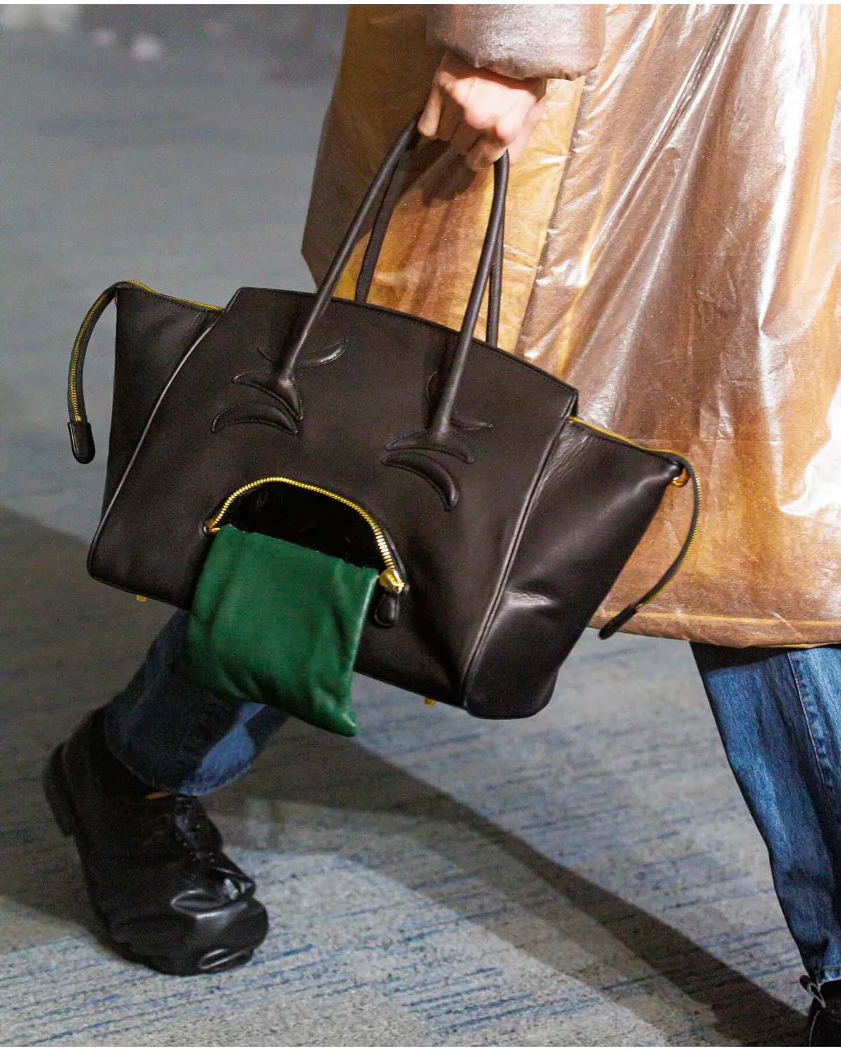 doublet / PLEADING EMOJI LEATHER BAG (26AW73BG87)