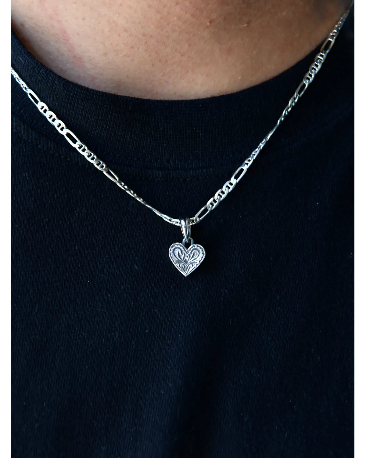ANTIDOTE BUYERS CLUB / Engraved Heart Pendant (RX-910-1)