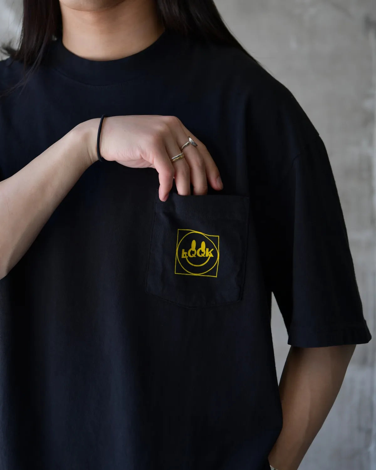 LQQK STUDIO / LQQK SMILEY LOGO POCKET TEE (LQS26ST12)