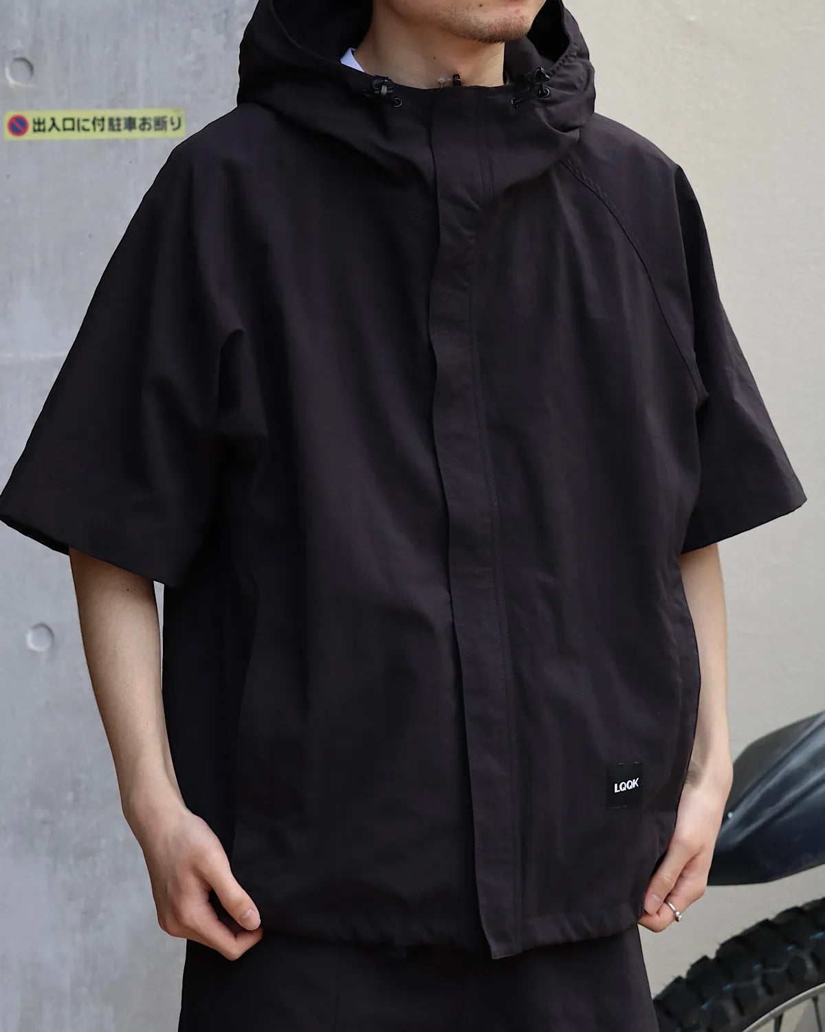 LQQK STUDIO / FUSION SHORT SLEEVE WINDBREAKER (LQS26WB06)