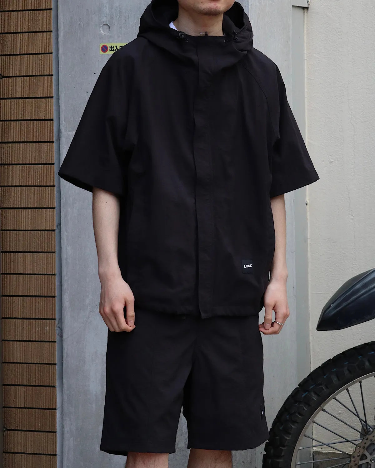 LQQK STUDIO / FUSION SHORT SLEEVE WINDBREAKER (LQS26WB06)