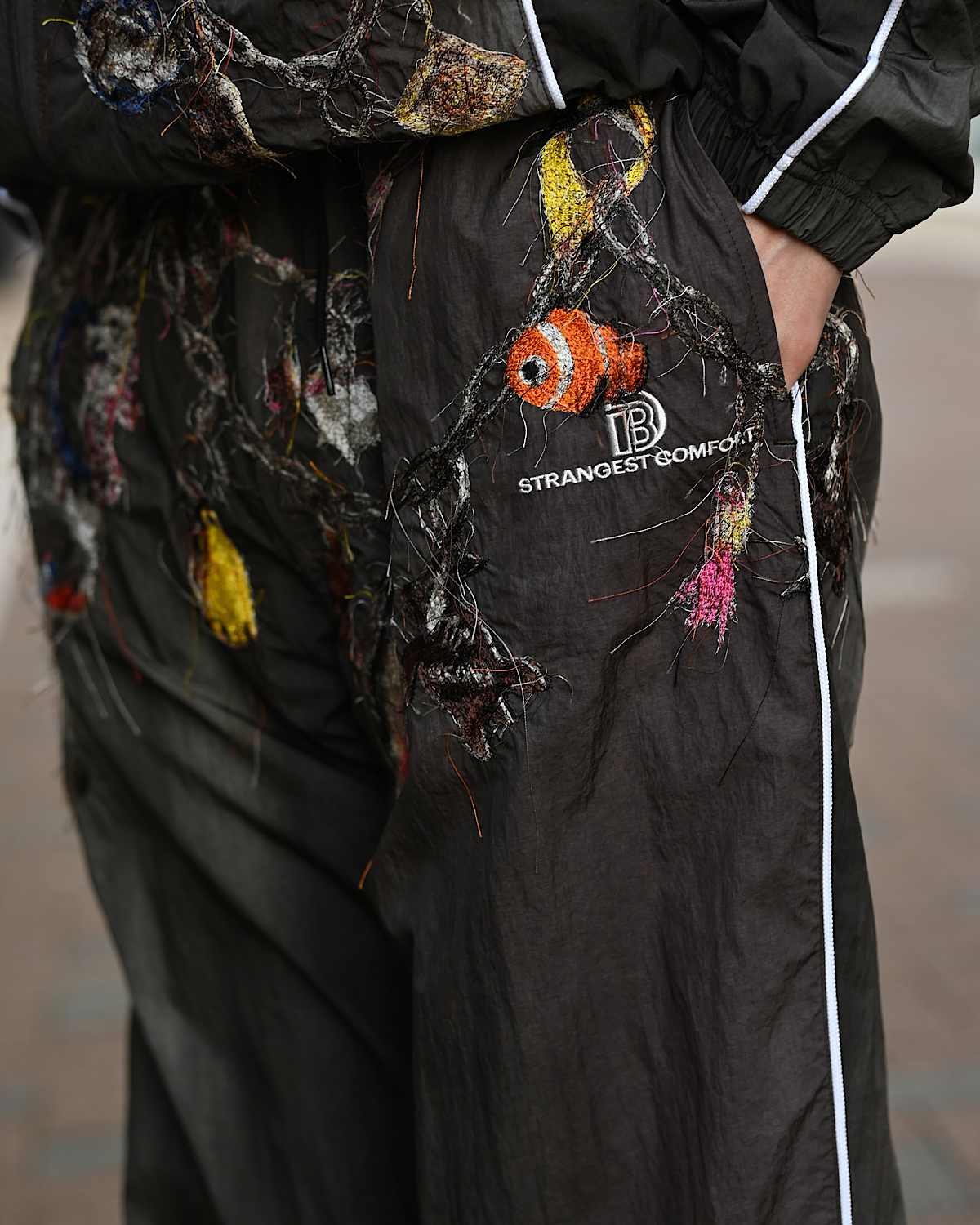 doublet / EMBROIDERED CHAIN TRACK PANTS (26SS22PT354)