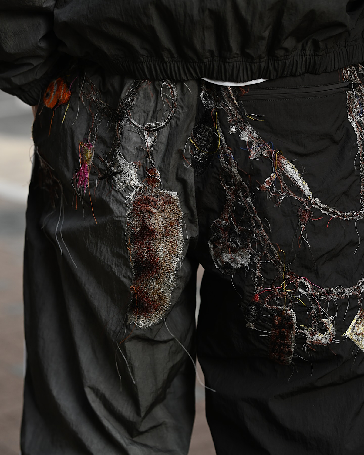 doublet / EMBROIDERED CHAIN TRACK PANTS (26SS22PT354)