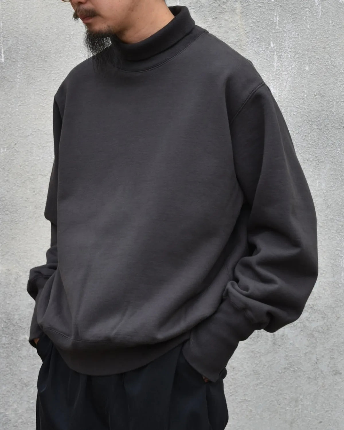 Unlikely / Unlikely Simple Sweat Turtle Neck (U25F-13-0004)