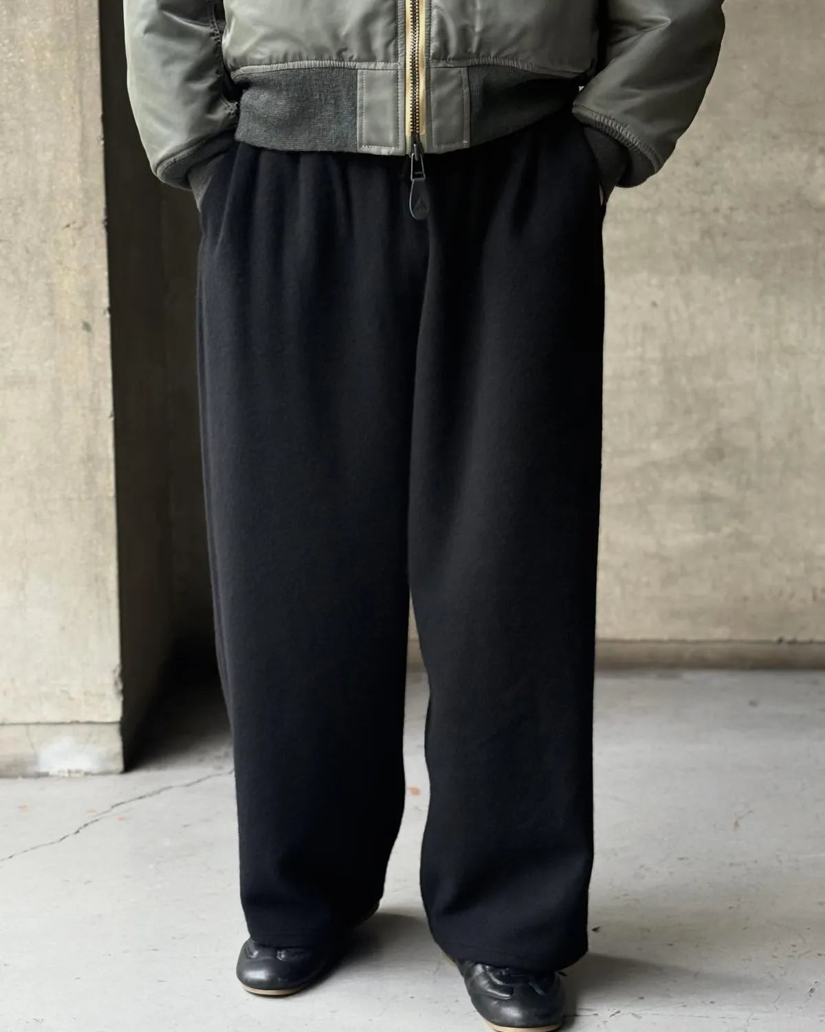 marka / WIDE CYLINEDR FIT EASY PANTS (M25D10PT01C)