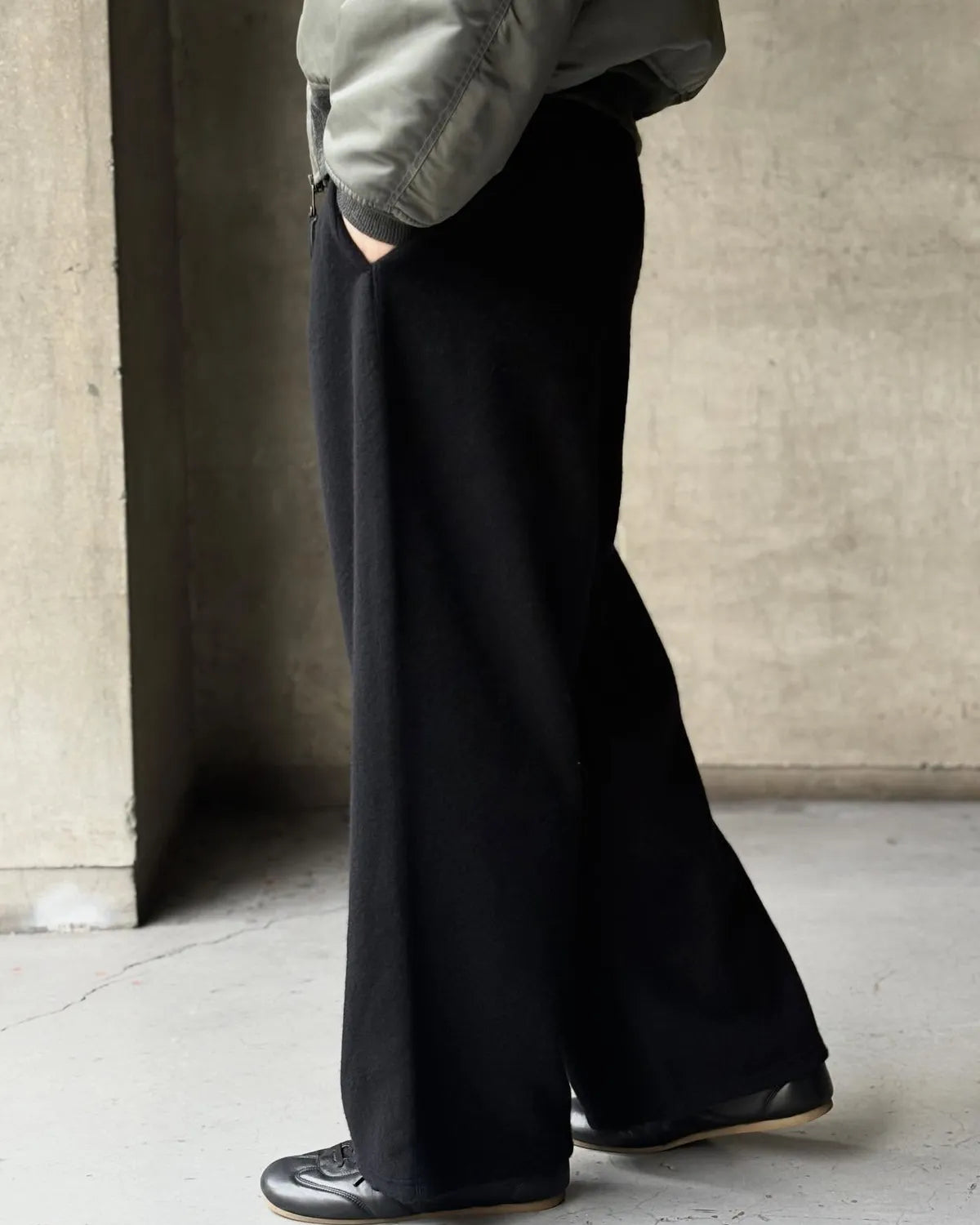 marka / WIDE CYLINEDR FIT EASY PANTS (M25D10PT01C)